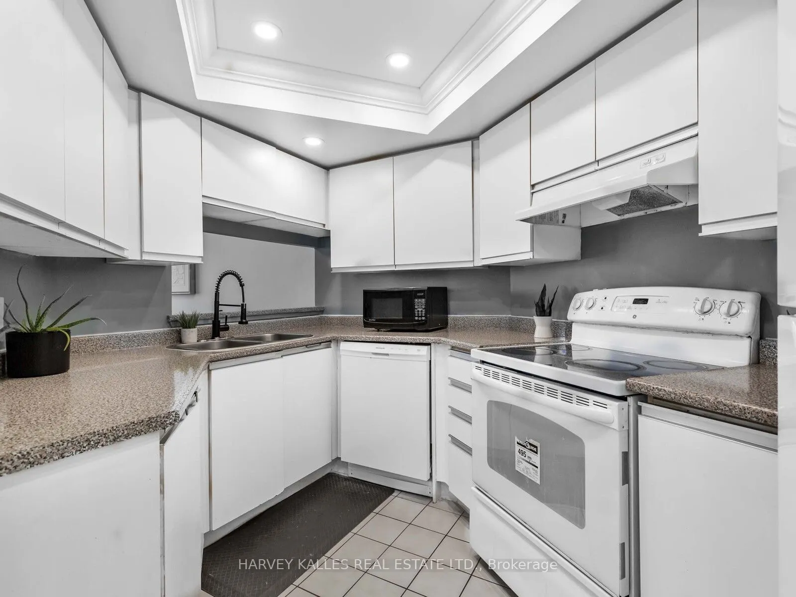 2550 Lawrence Avenue E, #211