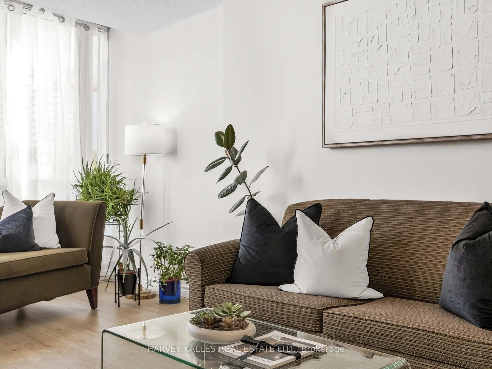 2550 Lawrence Avenue E, #211