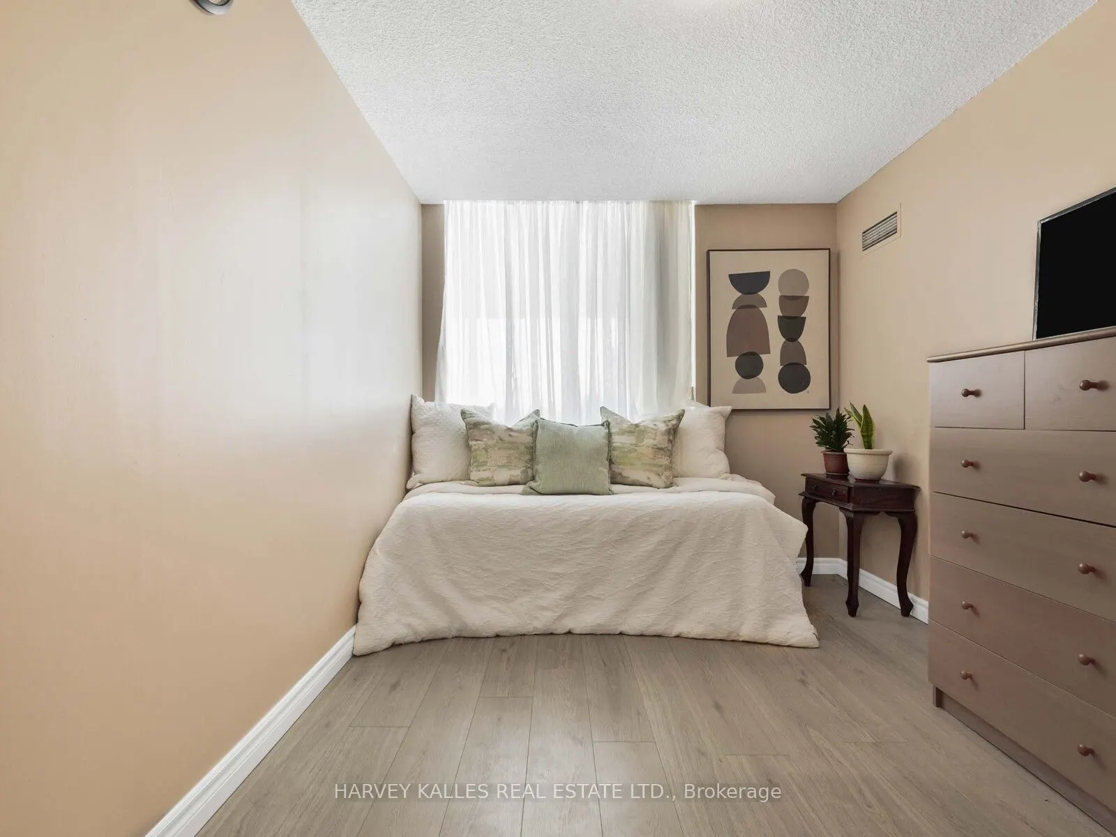 2550 Lawrence Avenue E, #211