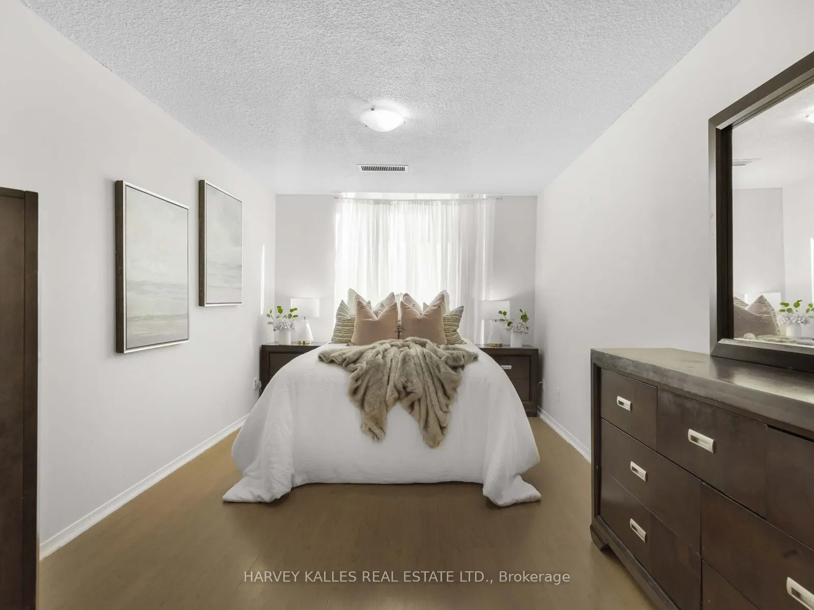 2550 Lawrence Avenue E, #211