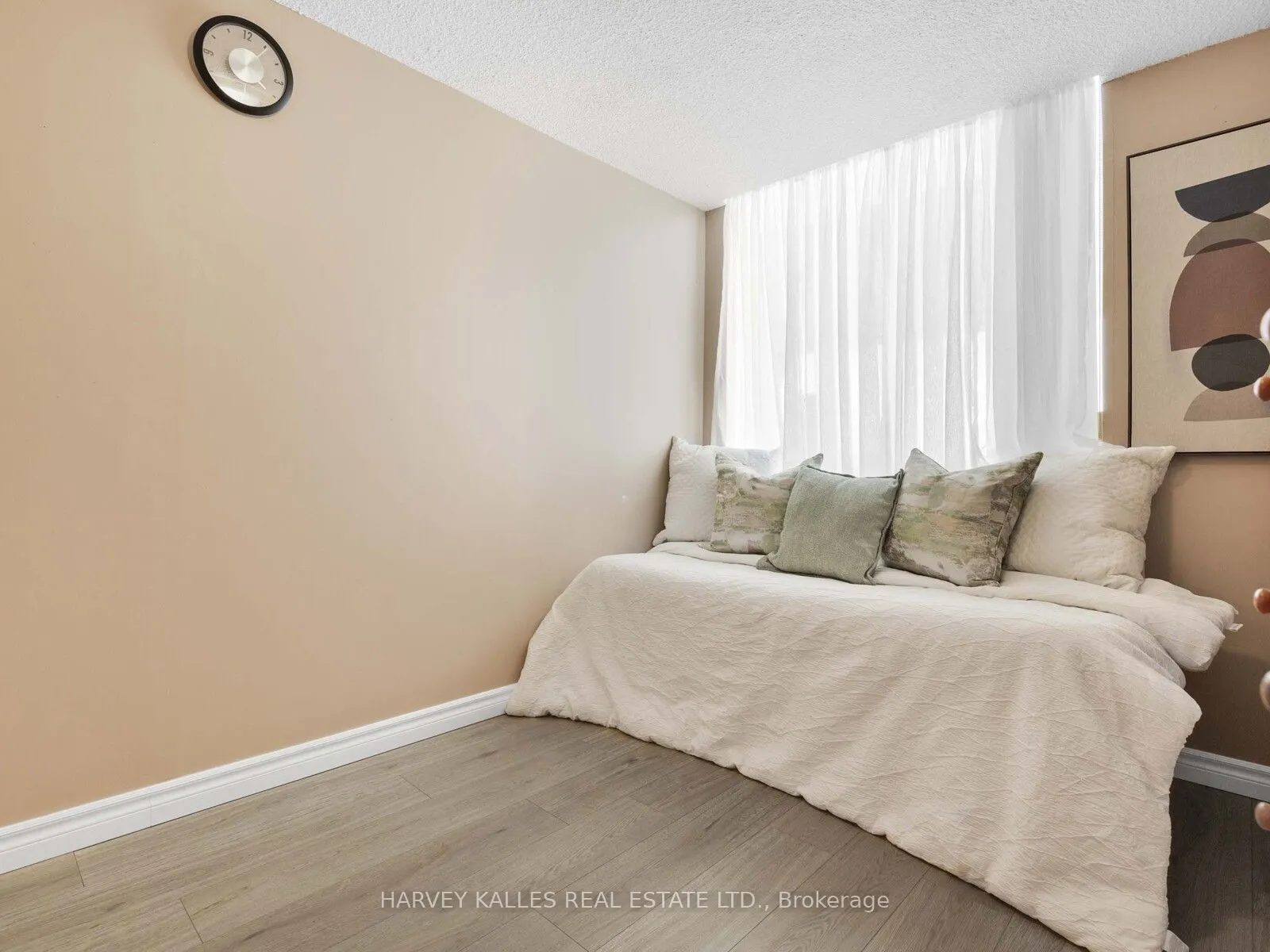 2550 Lawrence Avenue E, #211
