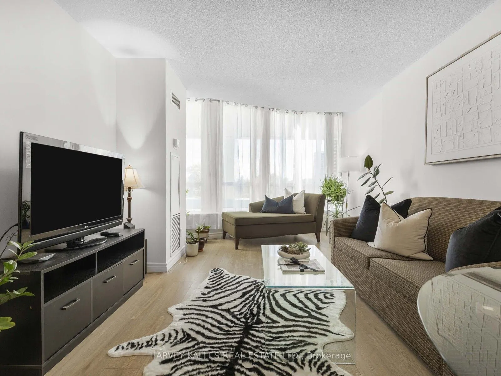 2550 Lawrence Avenue E, #211