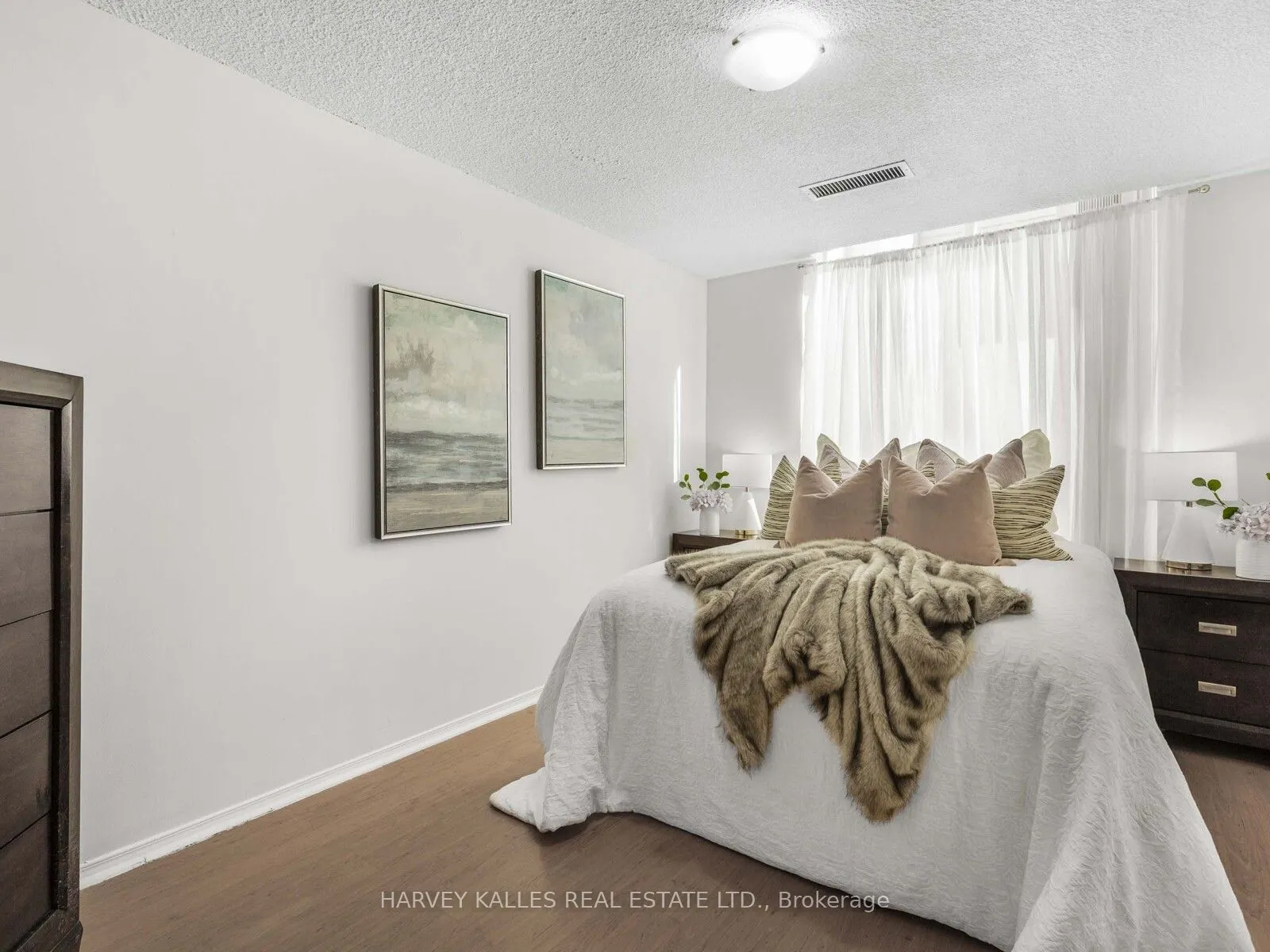 2550 Lawrence Avenue E, #211