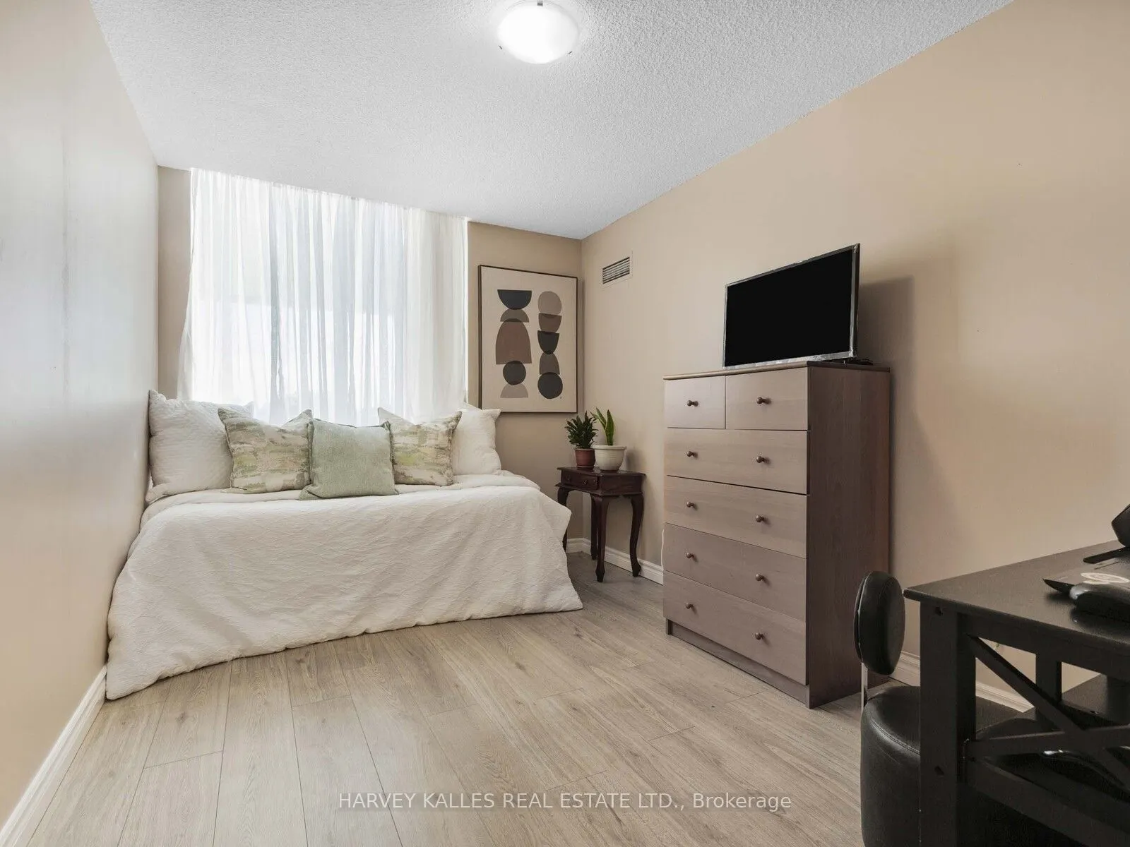 2550 Lawrence Avenue E, #211