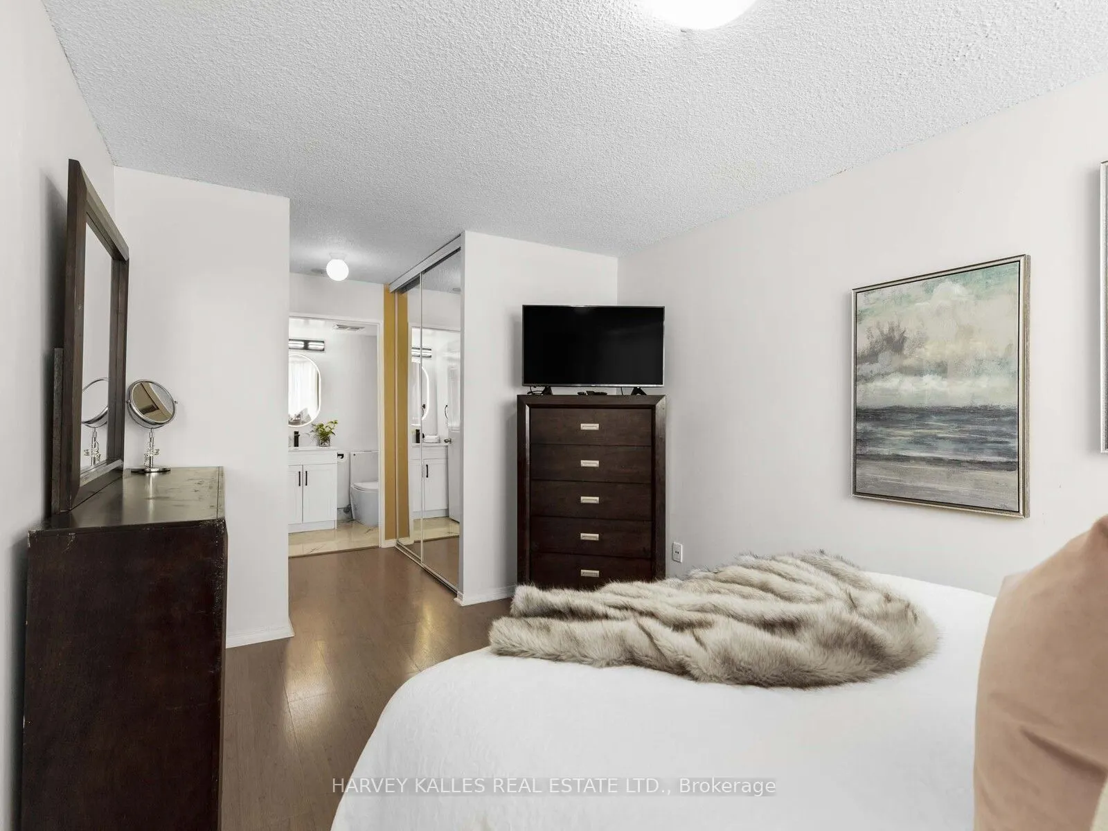 2550 Lawrence Avenue E, #211
