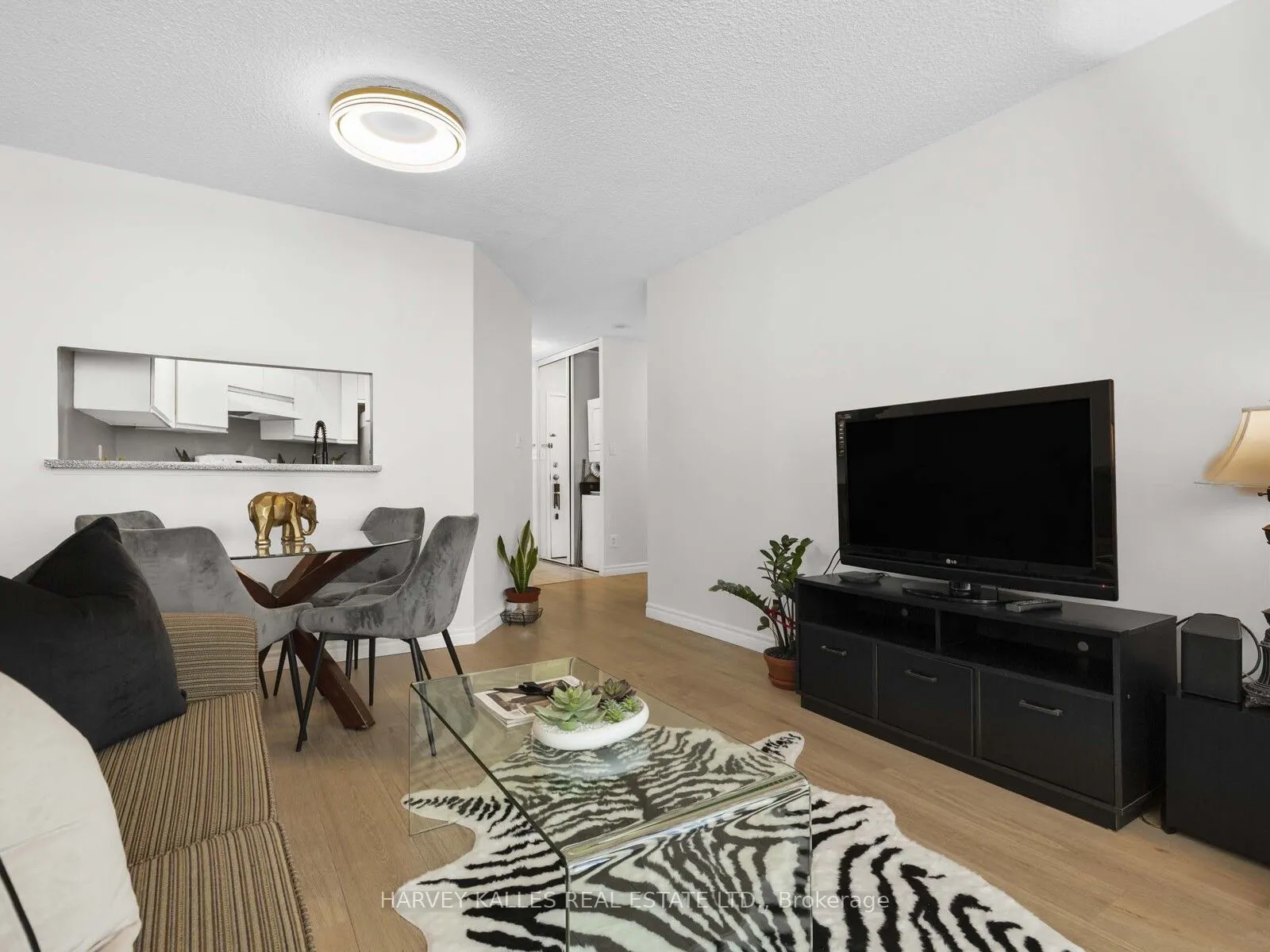 2550 Lawrence Avenue E, #211