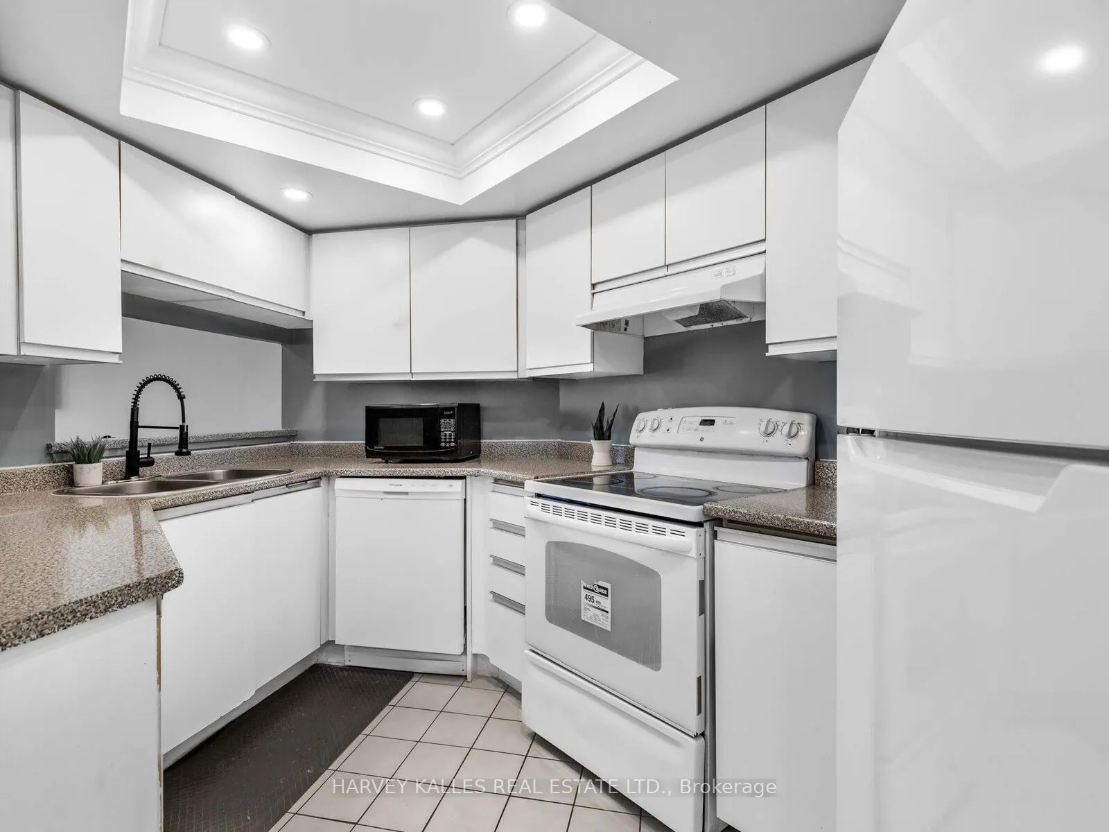2550 Lawrence Avenue E, #211