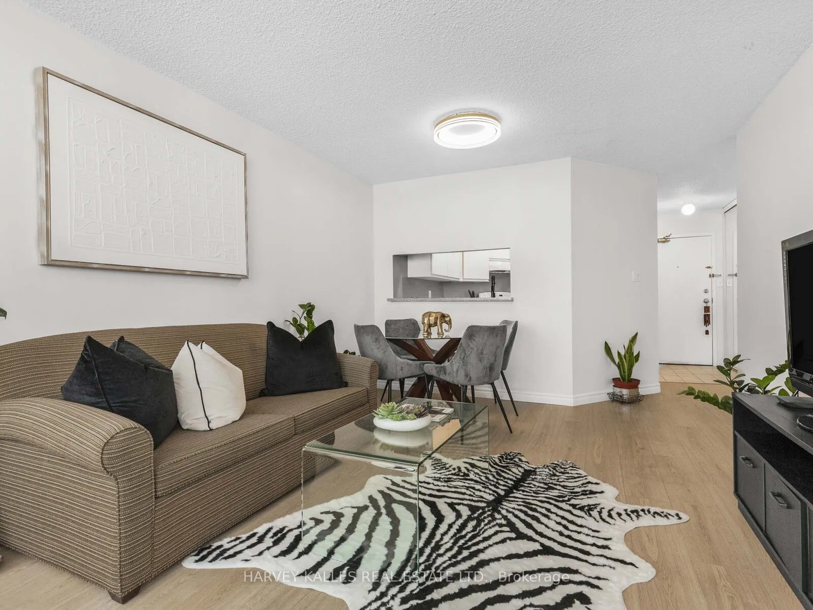 2550 Lawrence Avenue E, #211