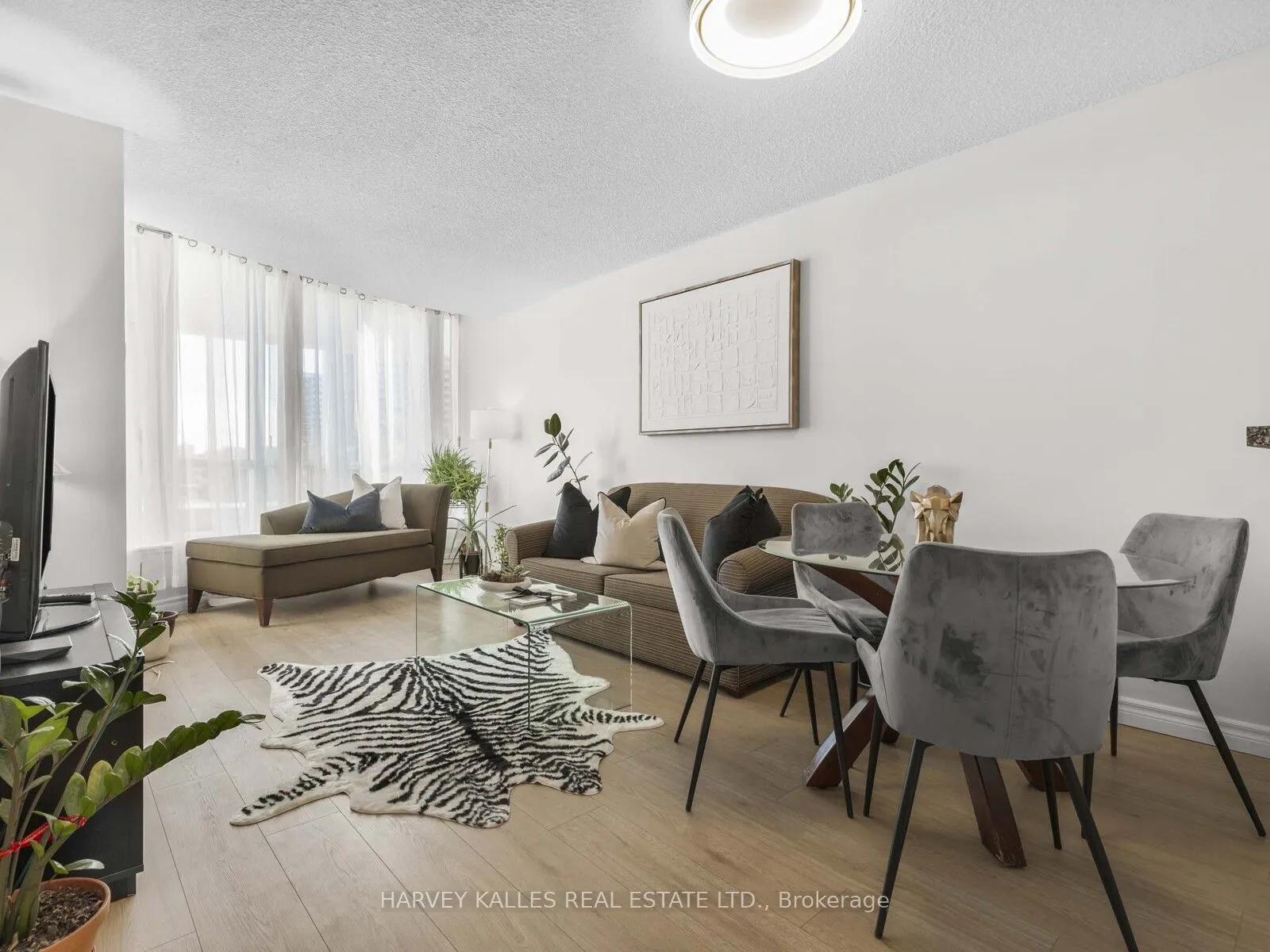 2550 Lawrence Avenue E, #211