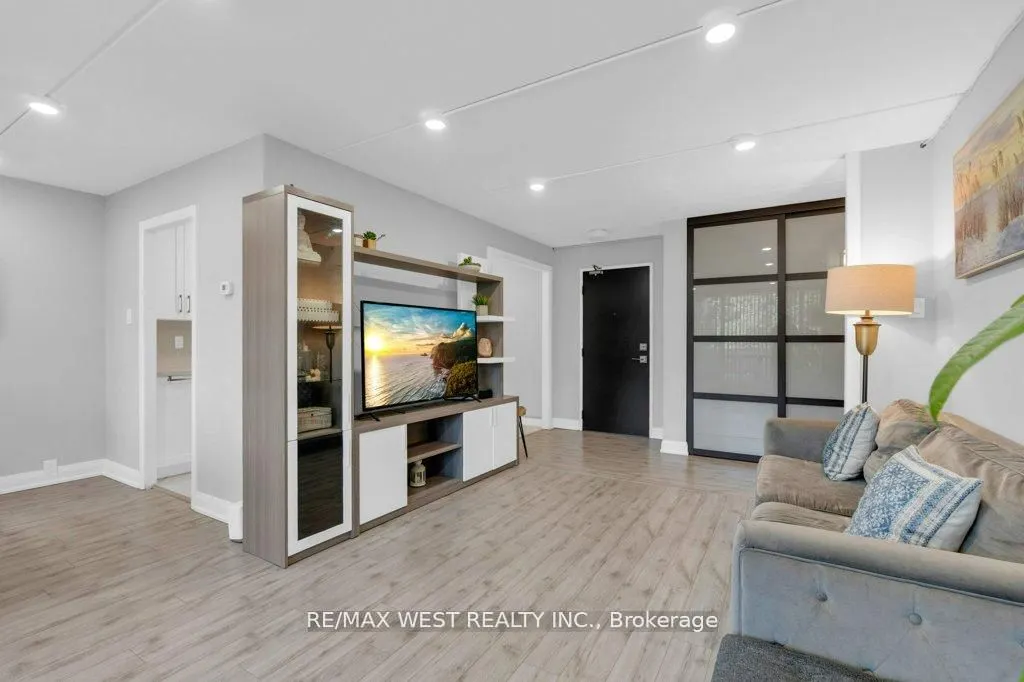2 Glamorgan Avenue, #203