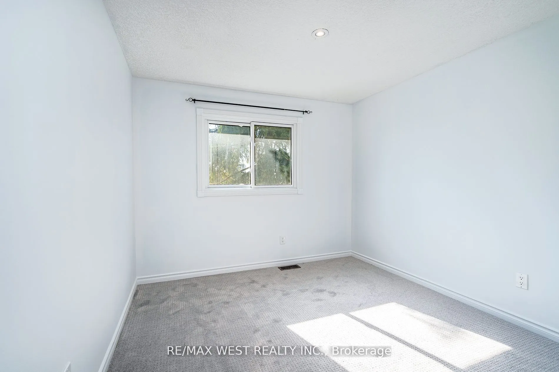 220 Ormond Drive, #20