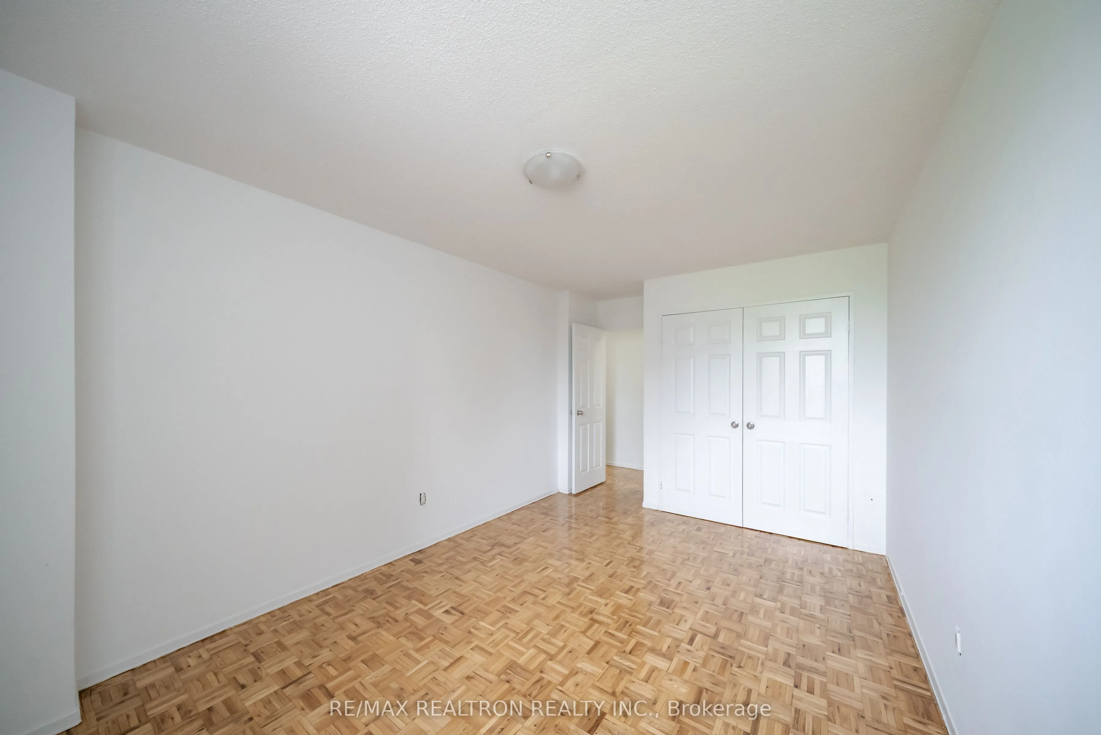 5 Glamorgan Avenue, #901