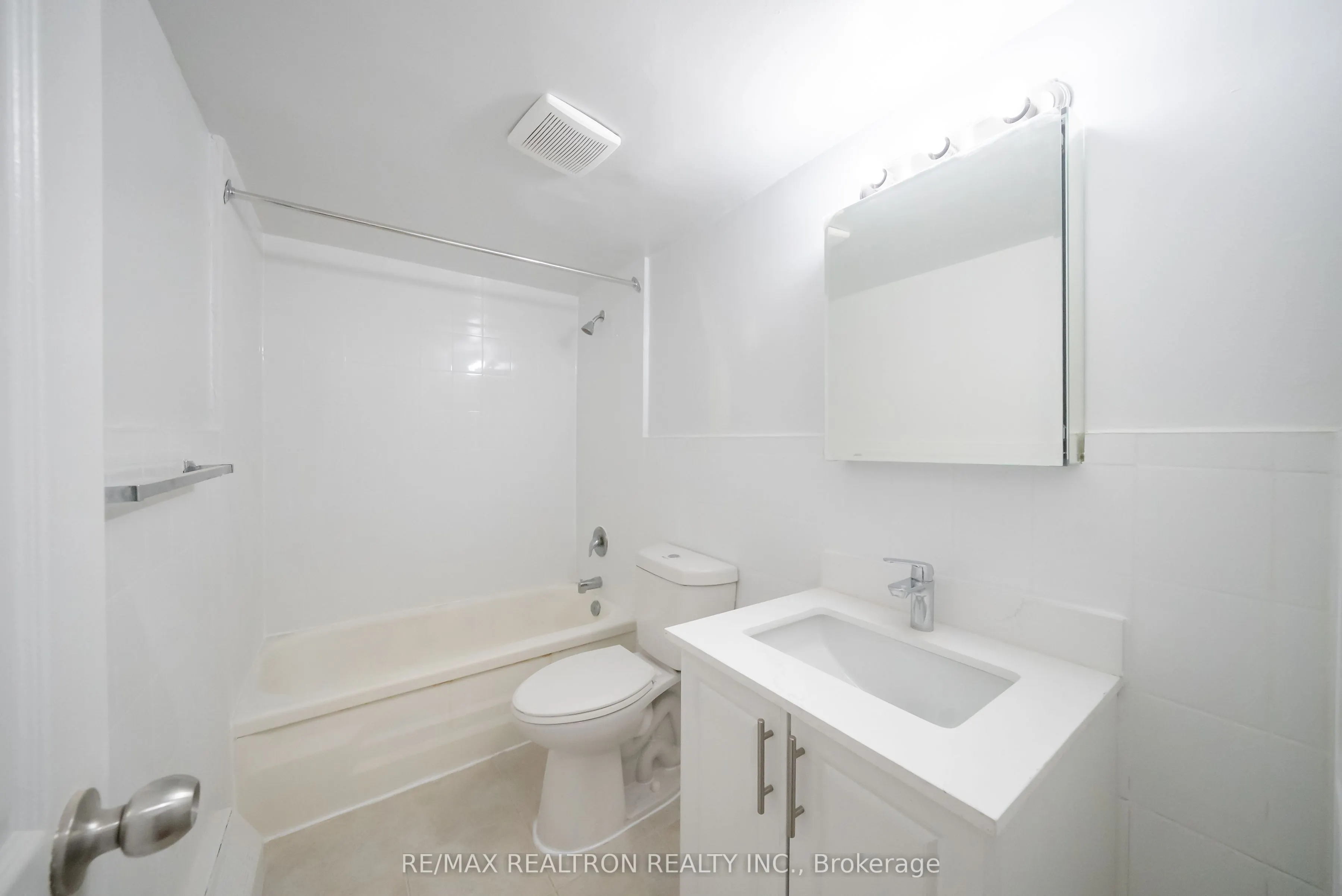 5 Glamorgan Avenue, #901