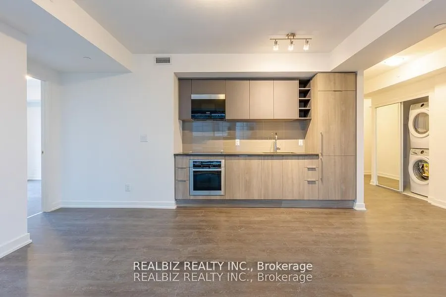 2033 Kennedy Road W, #2003