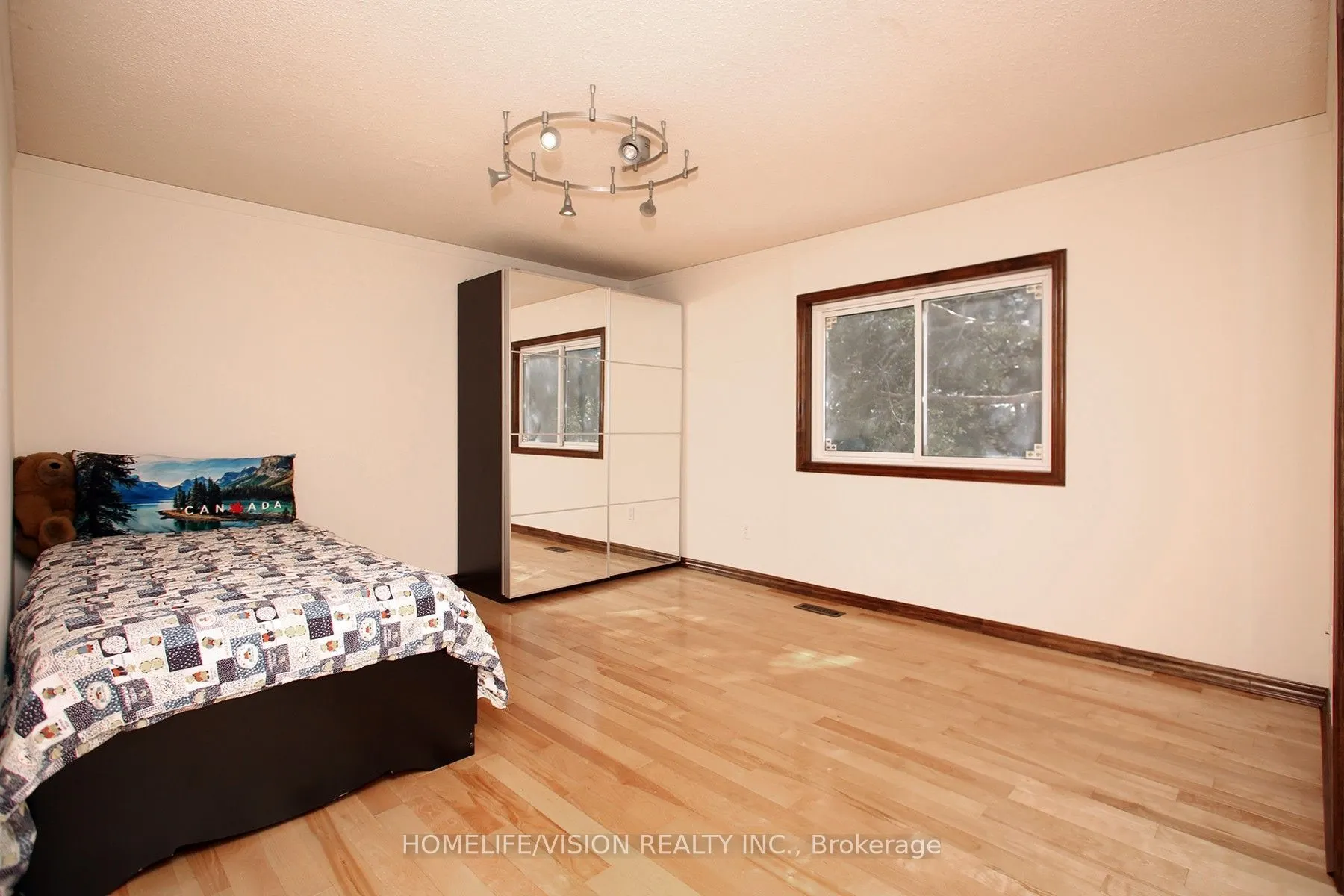 12 Relroy Court E