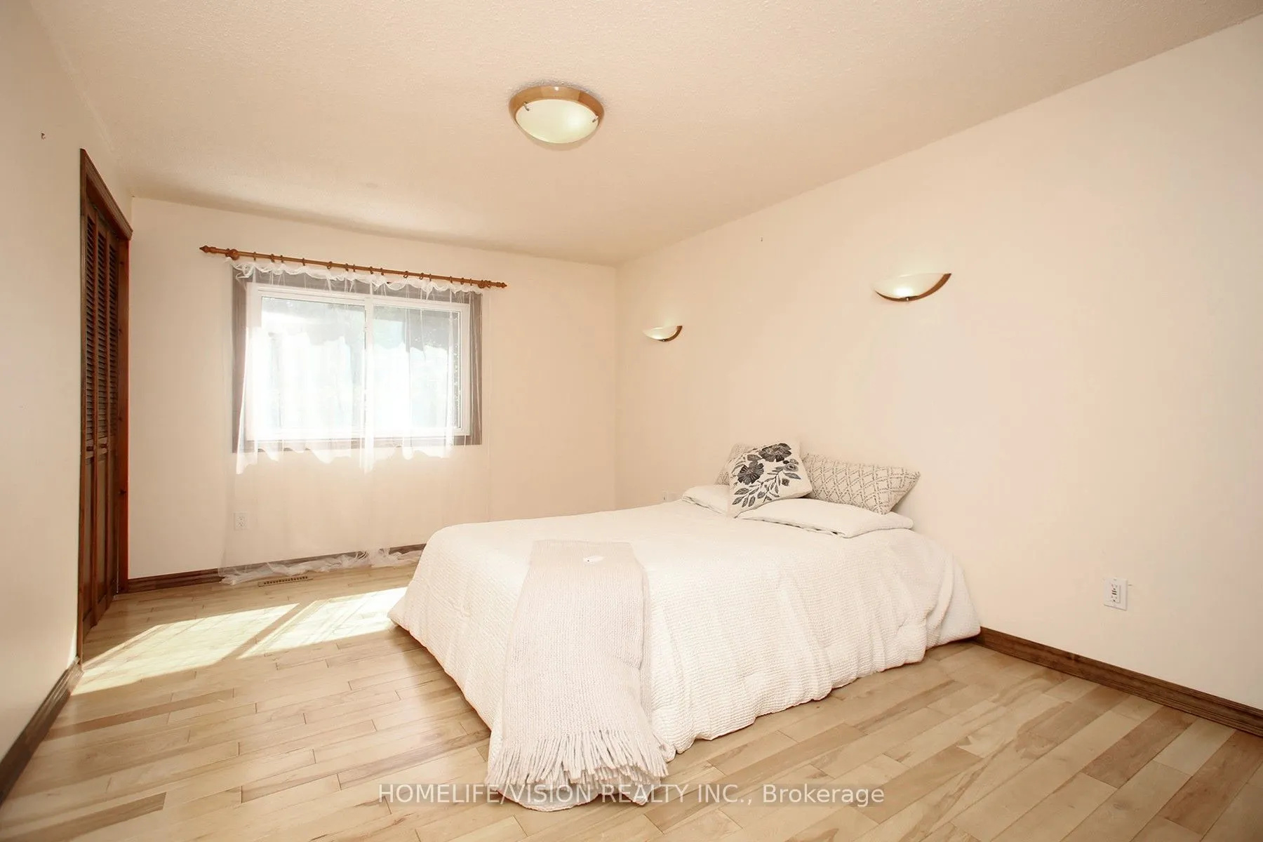 12 Relroy Court E