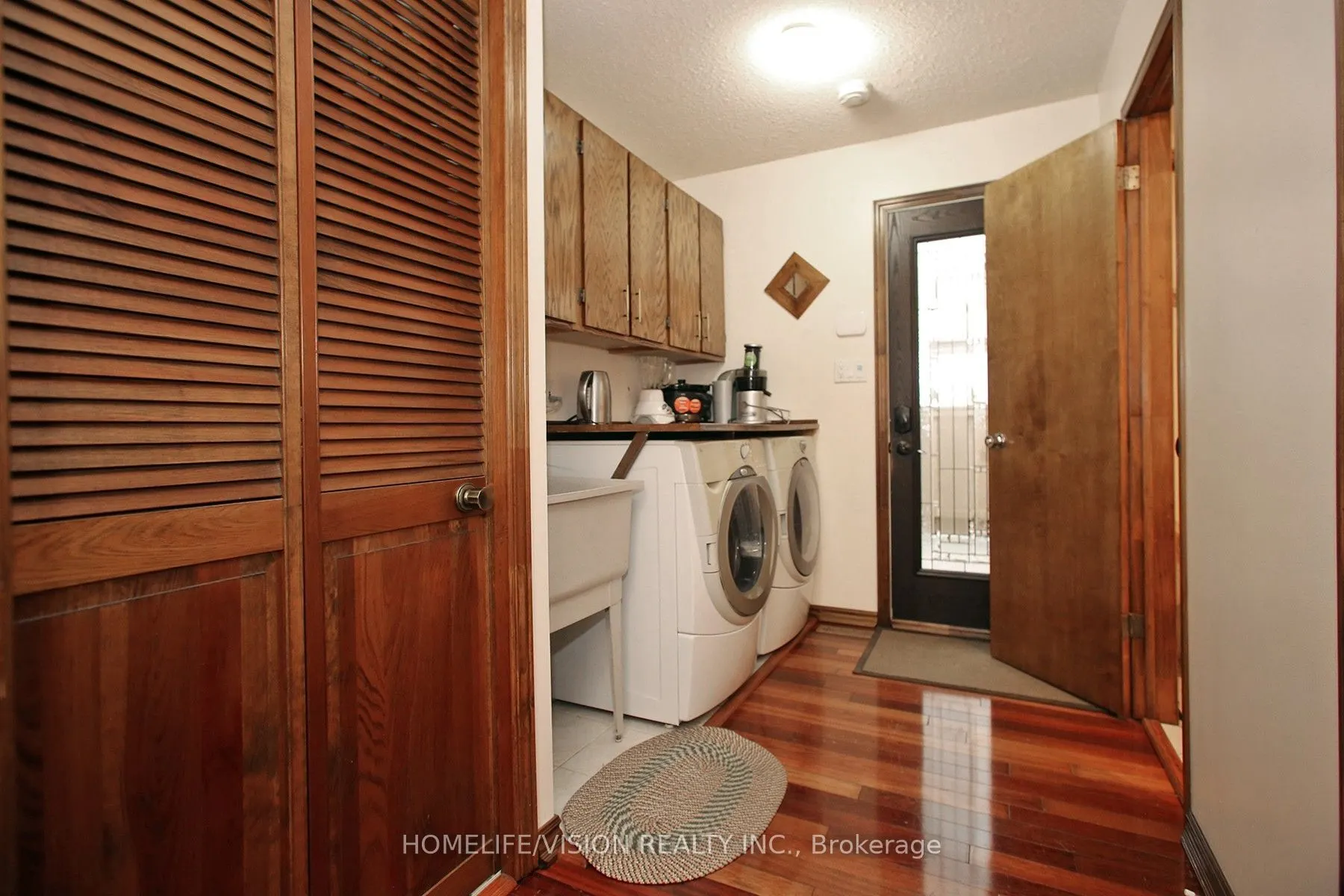 12 Relroy Court E