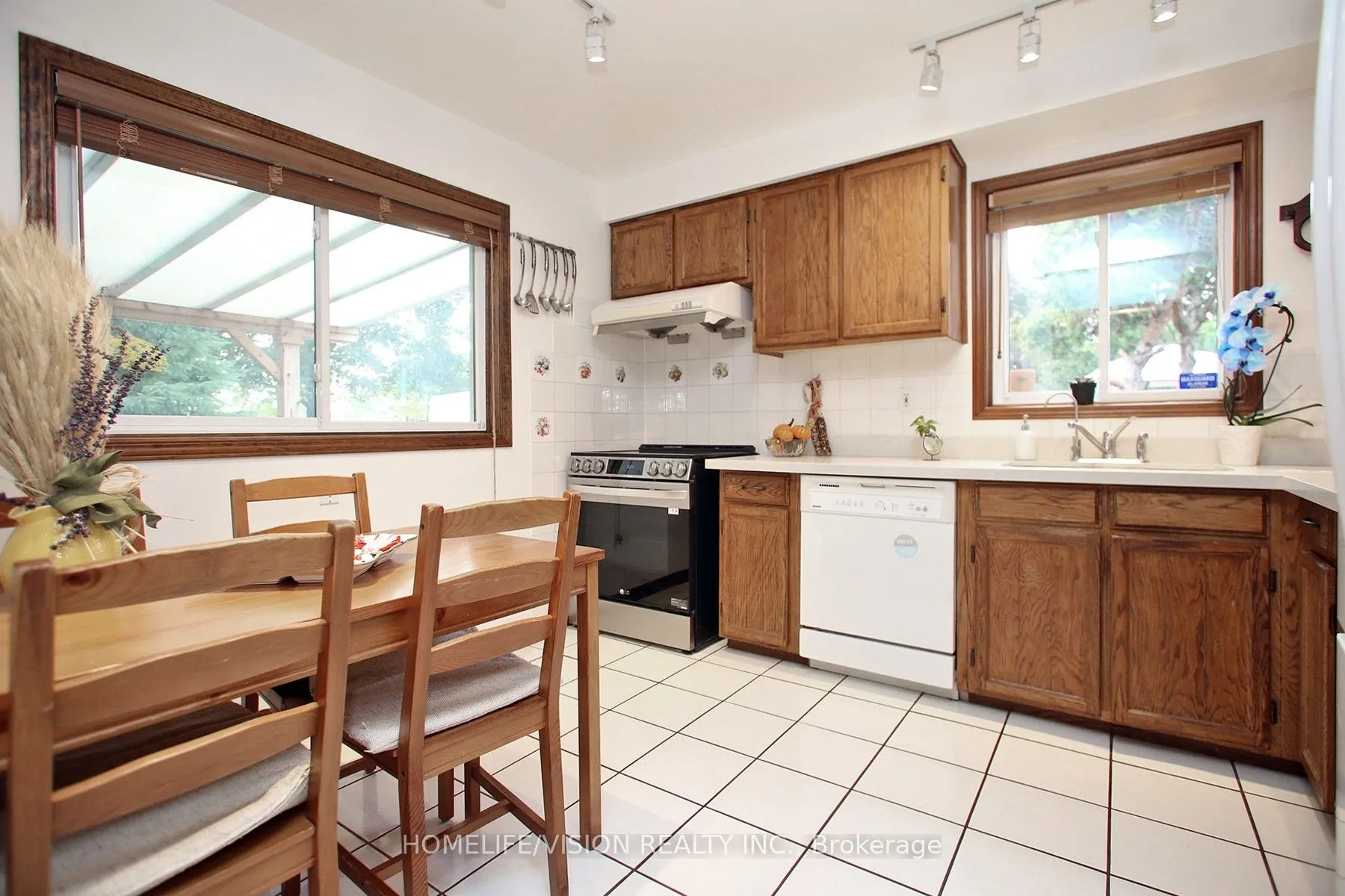 12 Relroy Court E