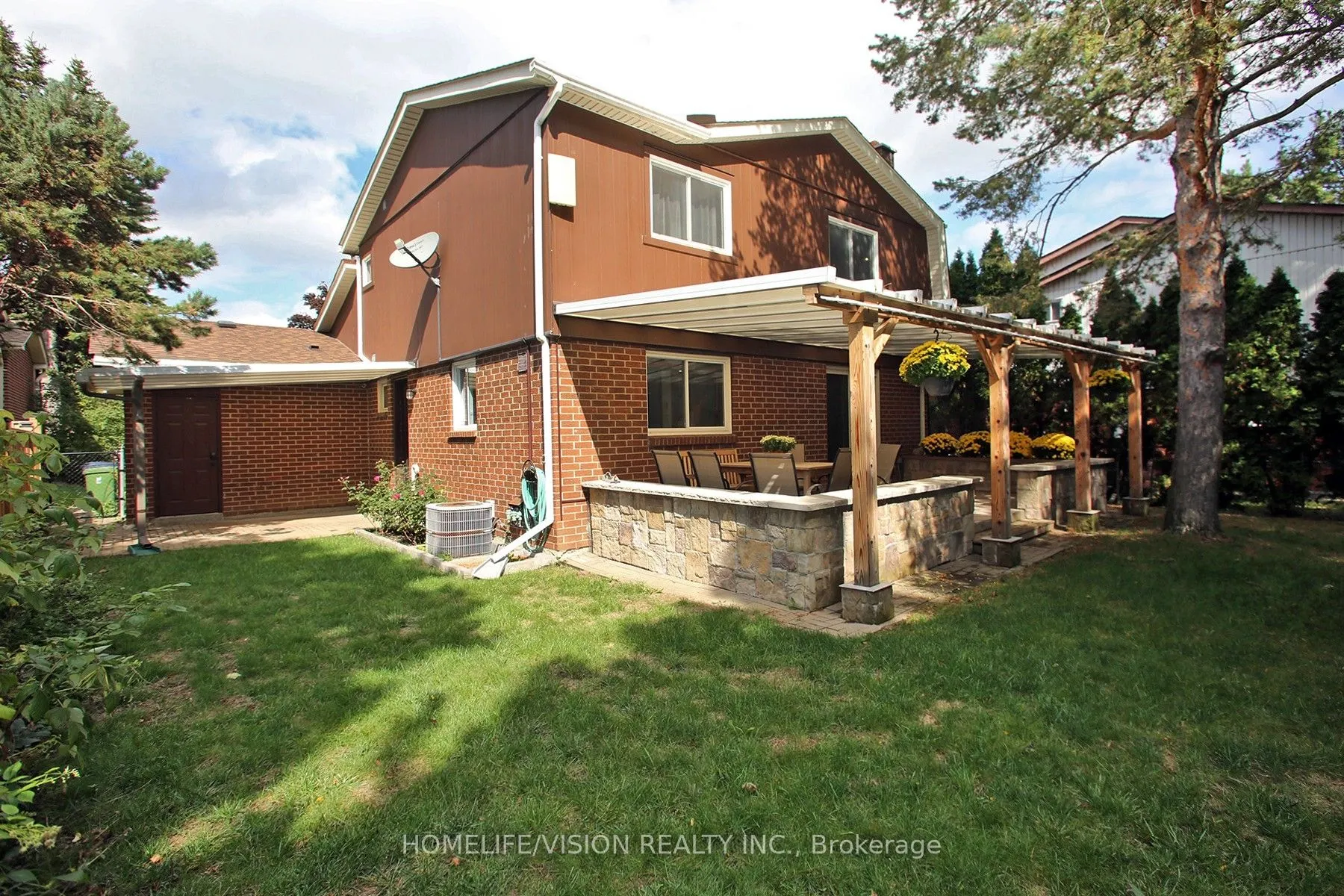 12 Relroy Court E