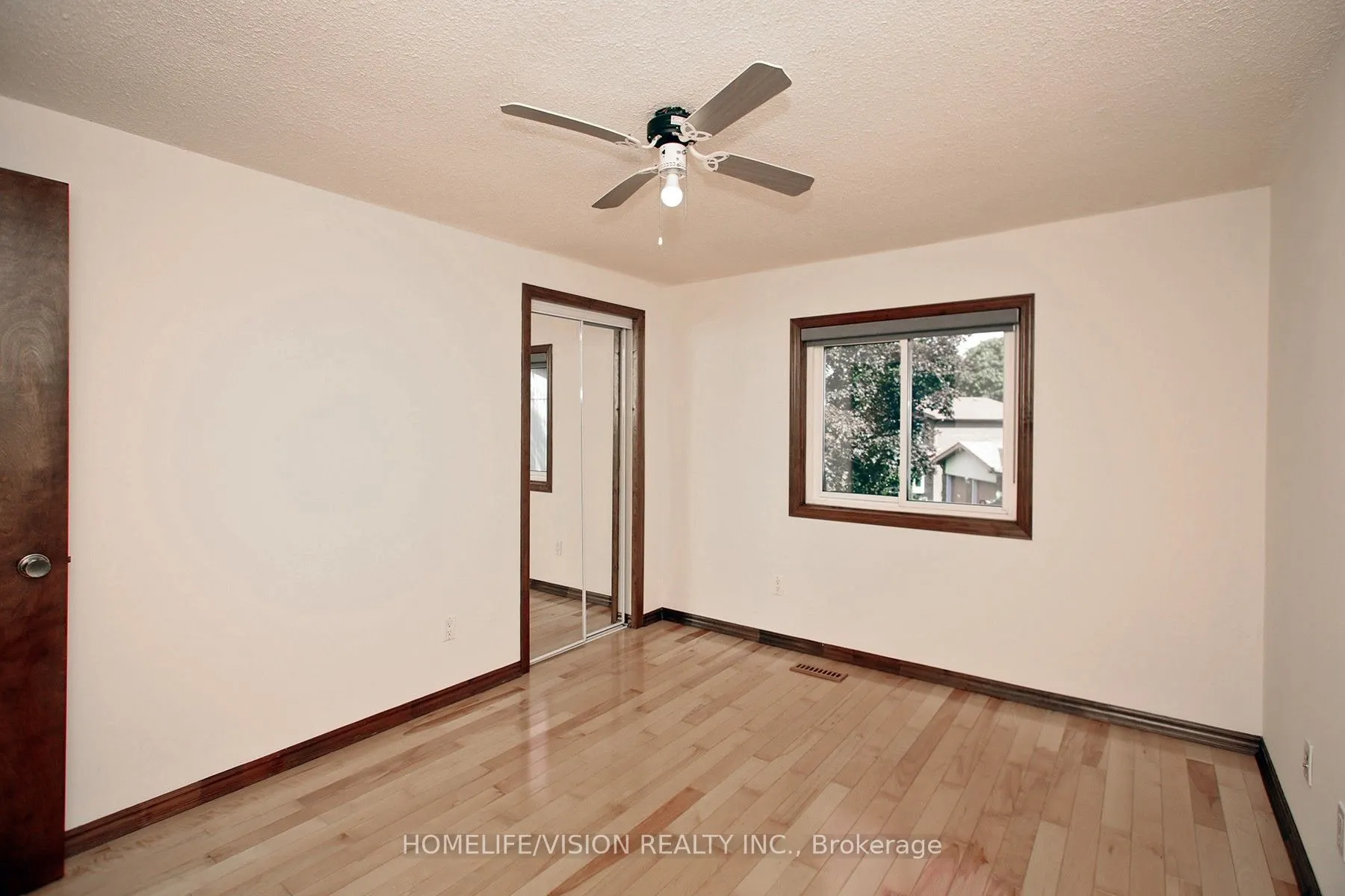 12 Relroy Court E