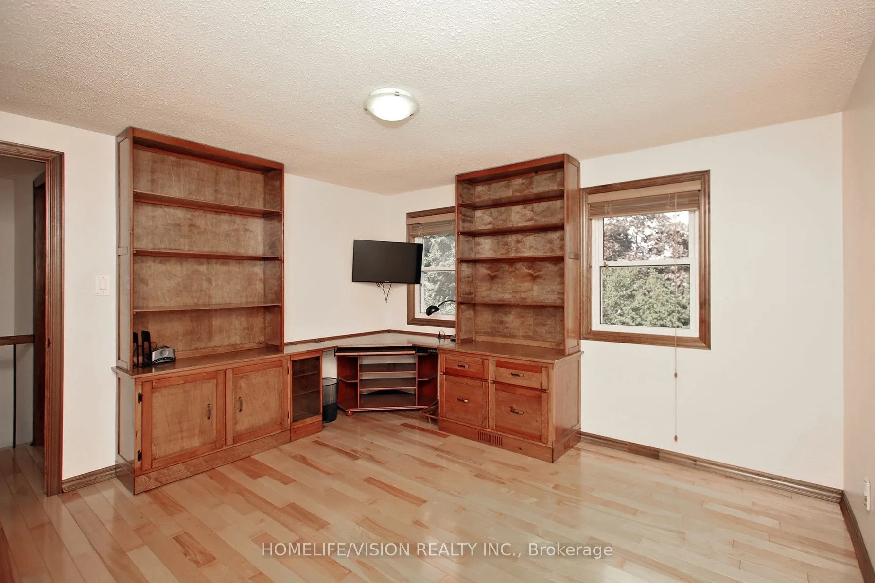 12 Relroy Court E