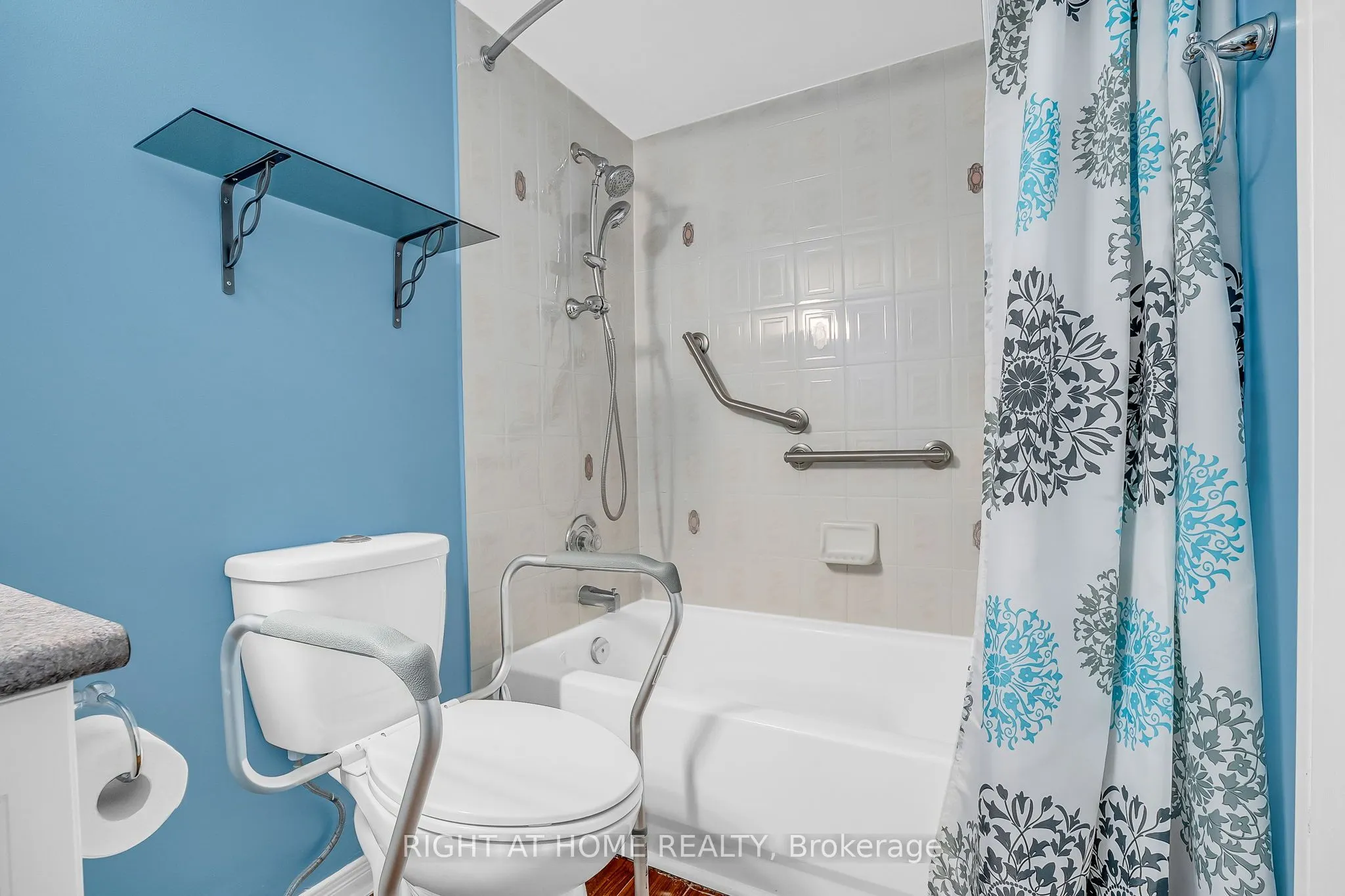 454 Centre Street S, #110