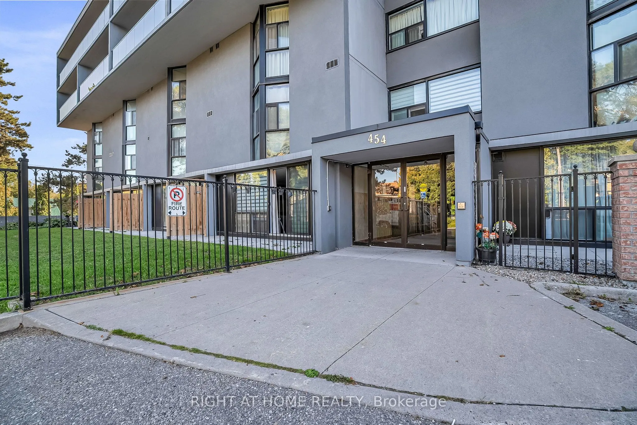 454 Centre Street S, #110