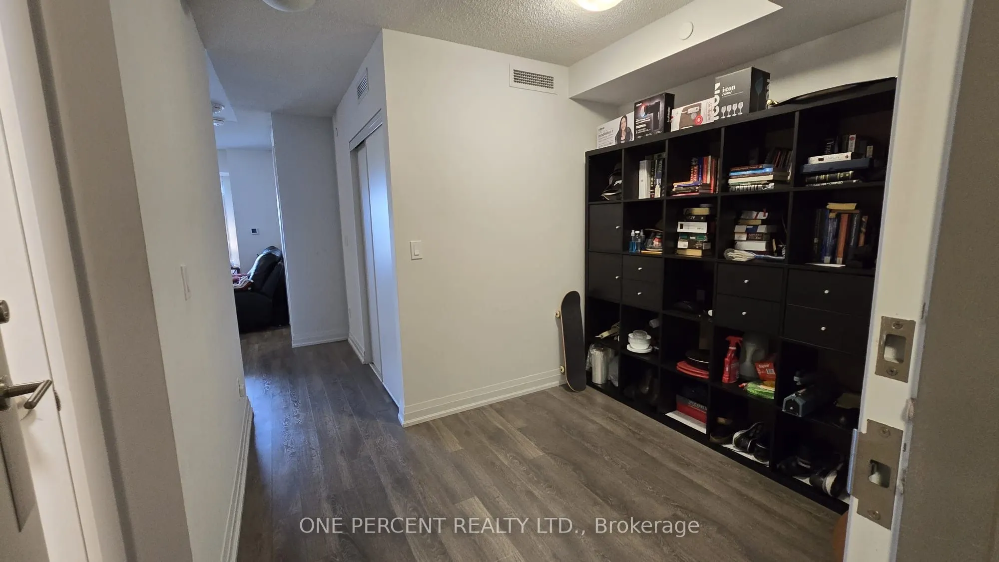 20 Meadowglen Place, #2108