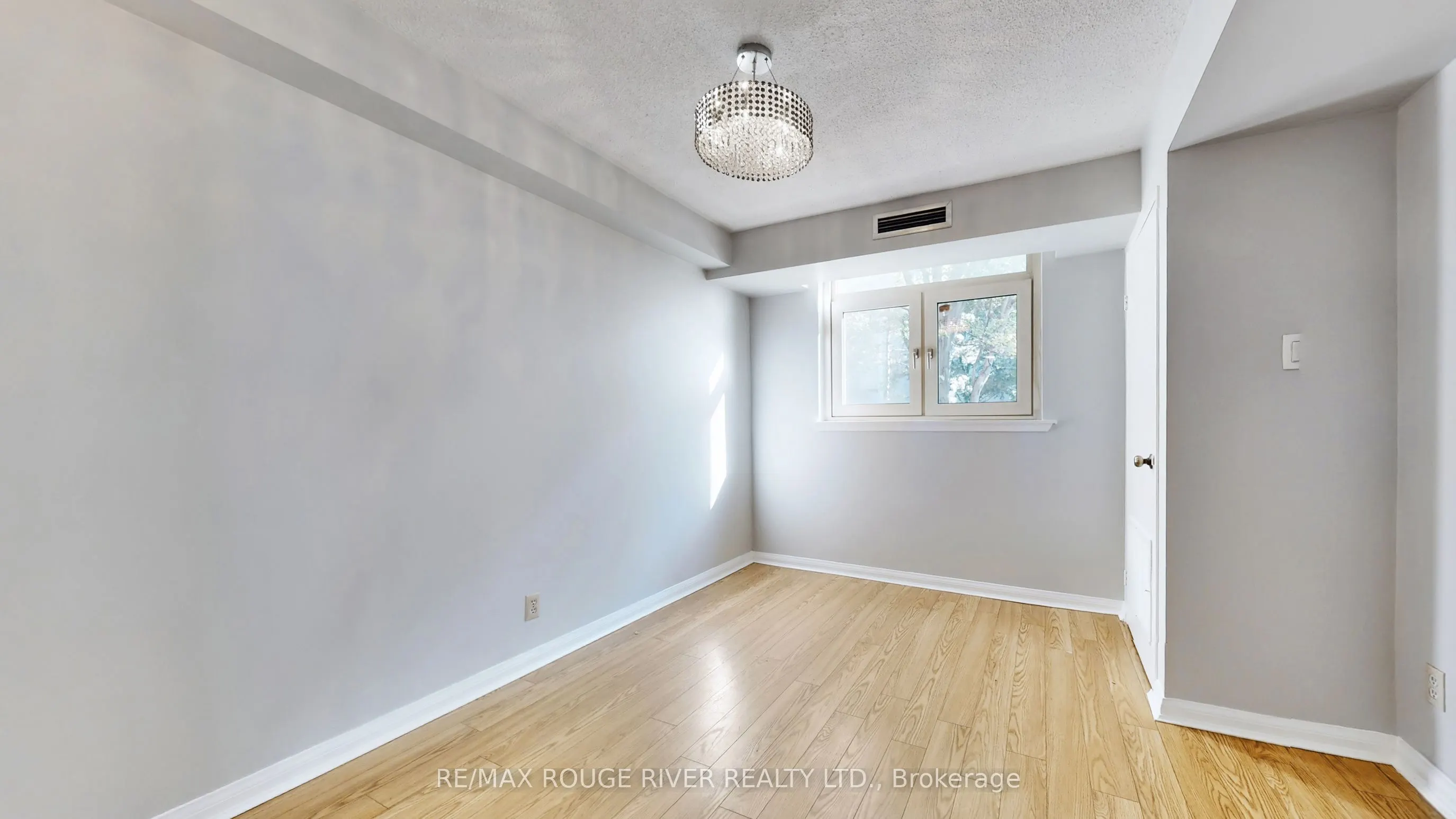 40 Chichester Place, #203