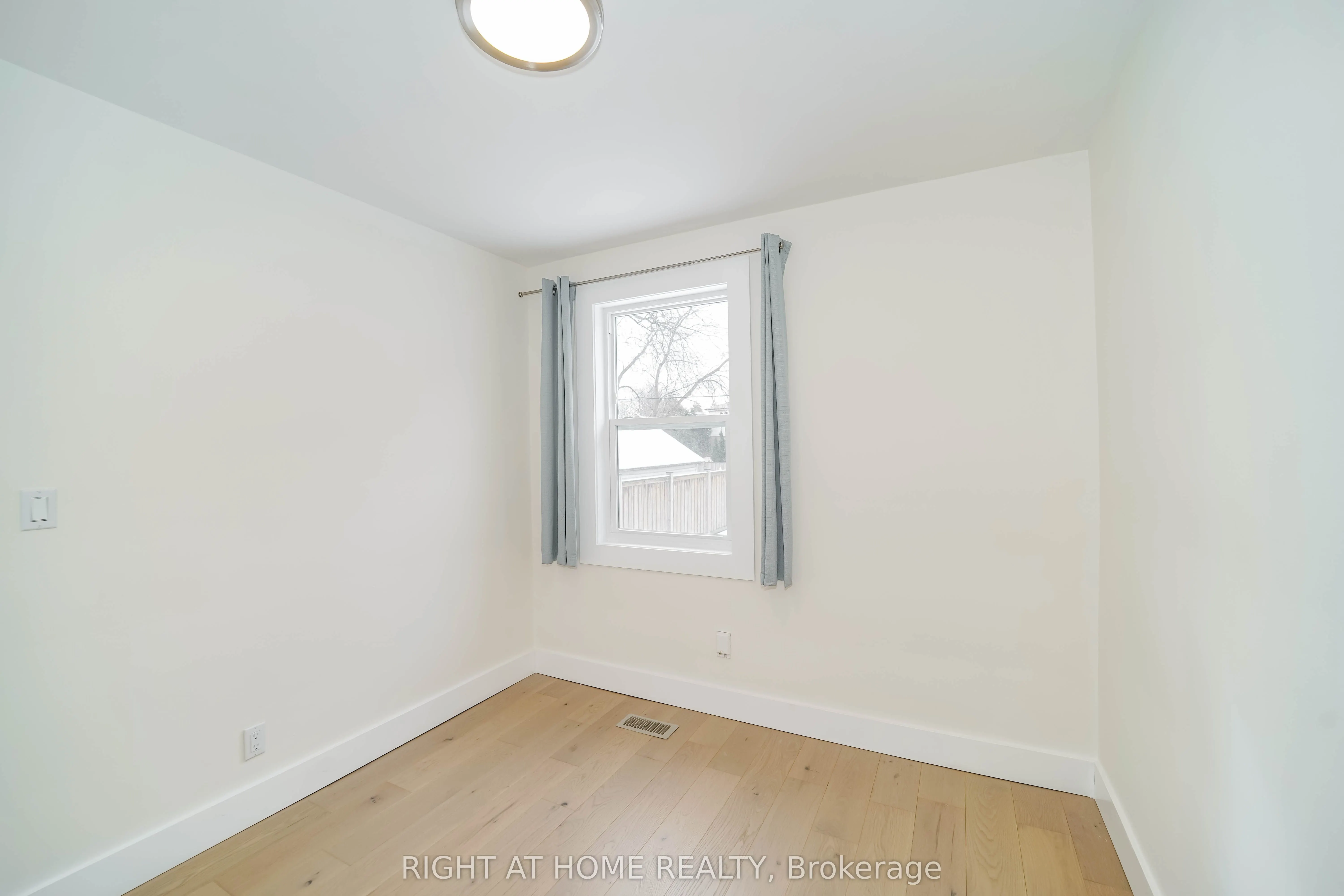 1380 Woodbine Avenue