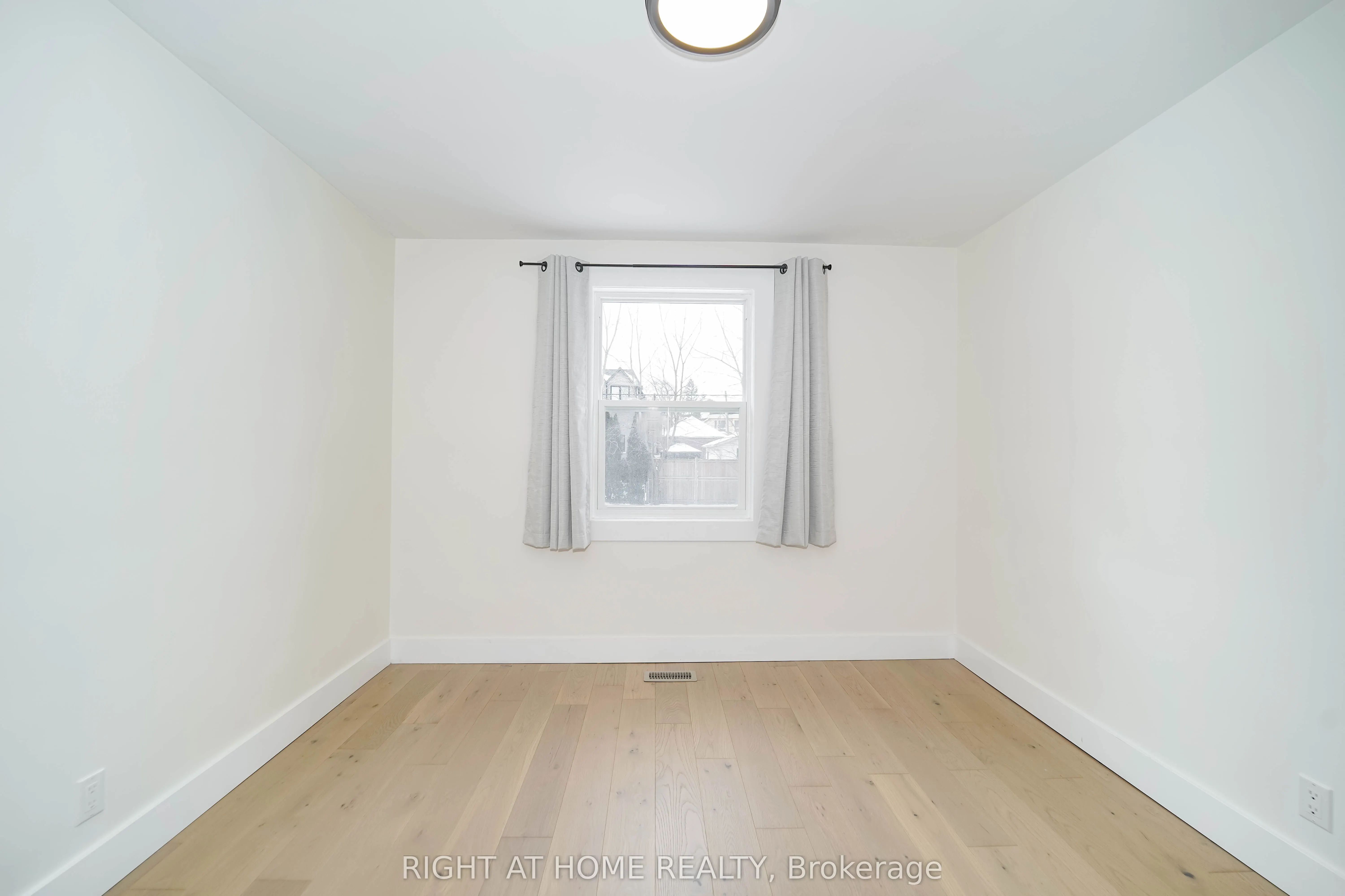 1380 Woodbine Avenue
