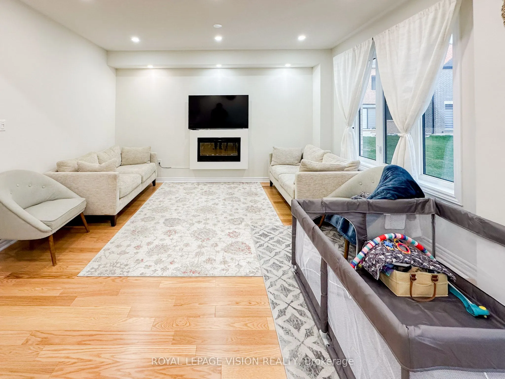 11 Waterfront Crescent