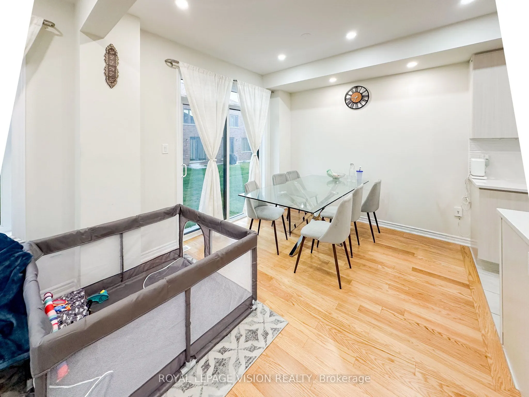 11 Waterfront Crescent