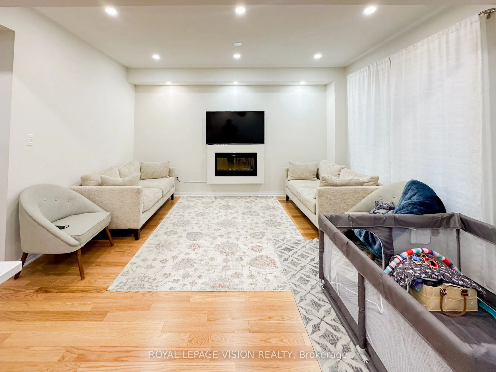 11 Waterfront Crescent