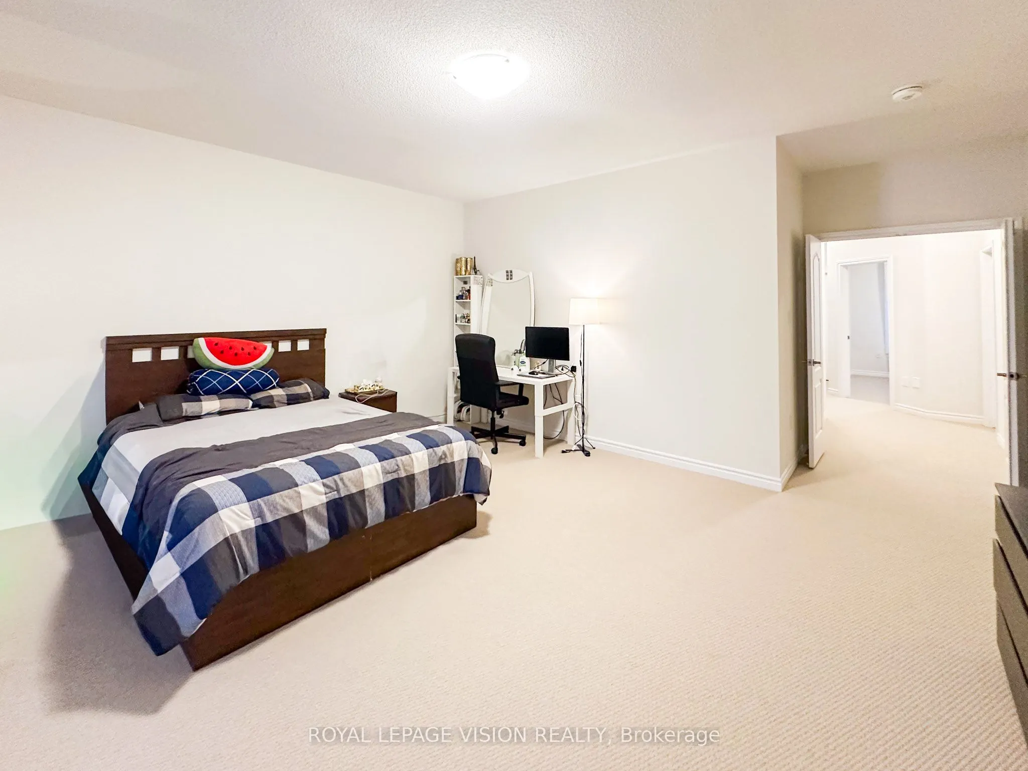 11 Waterfront Crescent