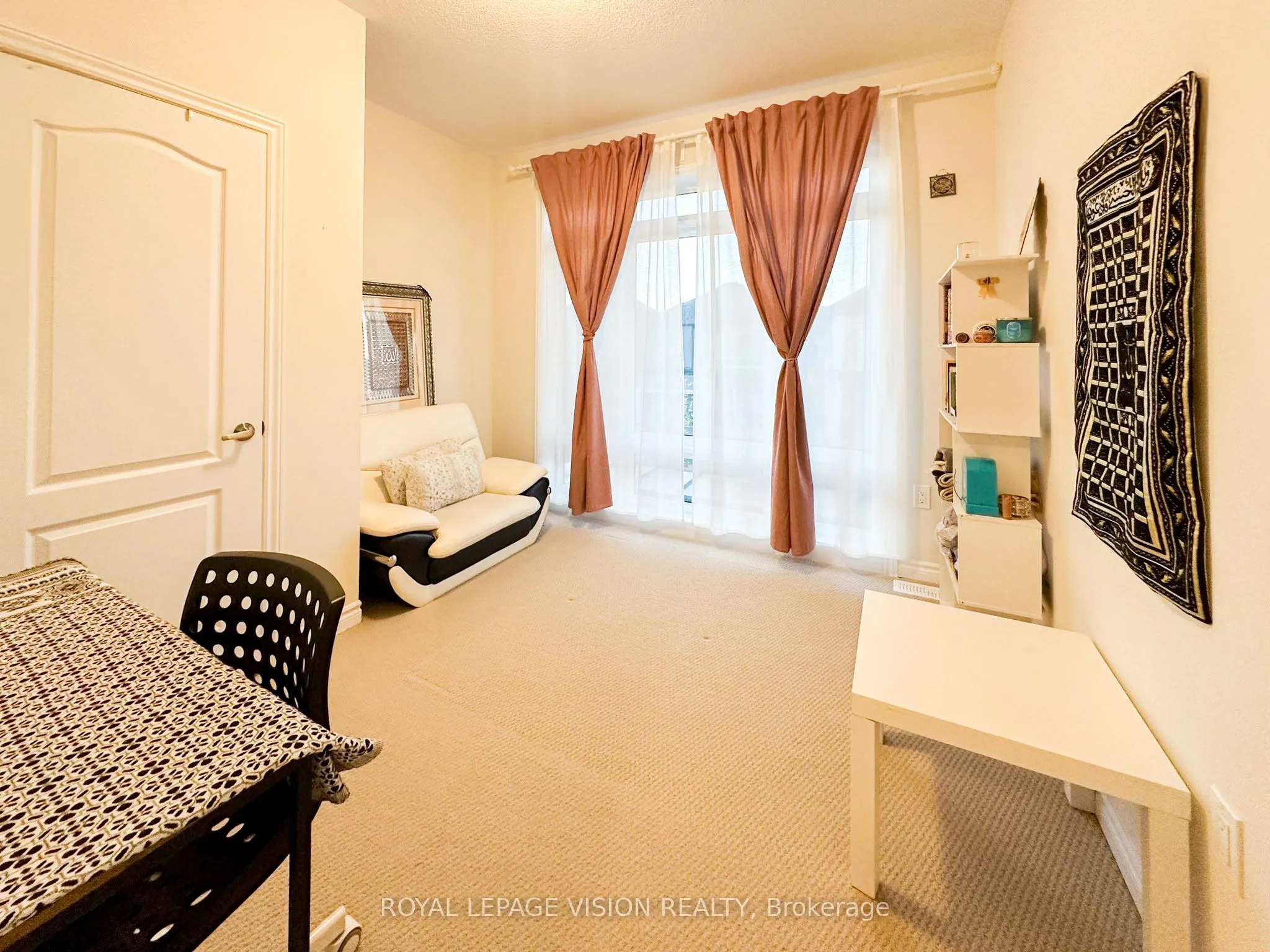 11 Waterfront Crescent
