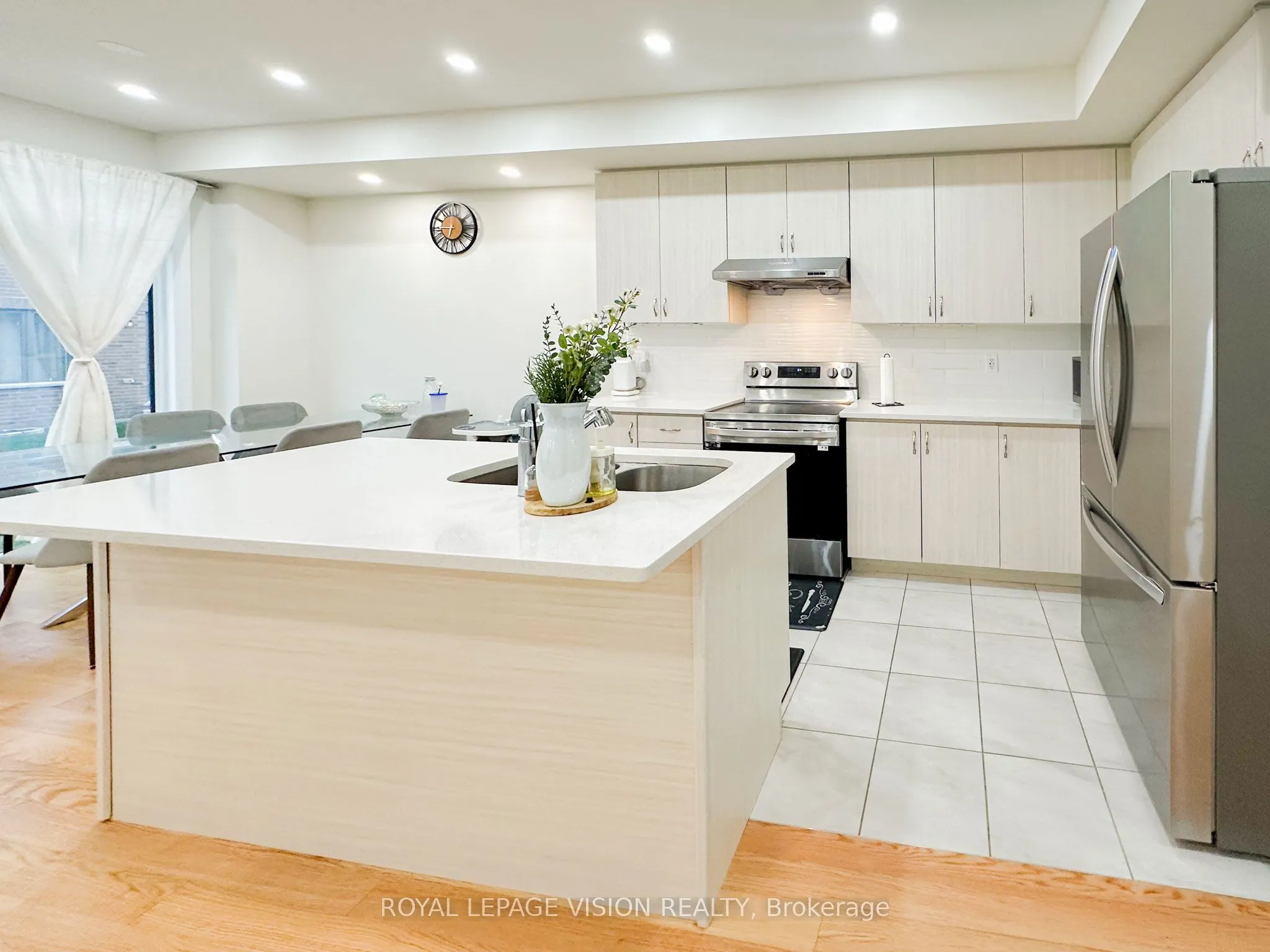 11 Waterfront Crescent