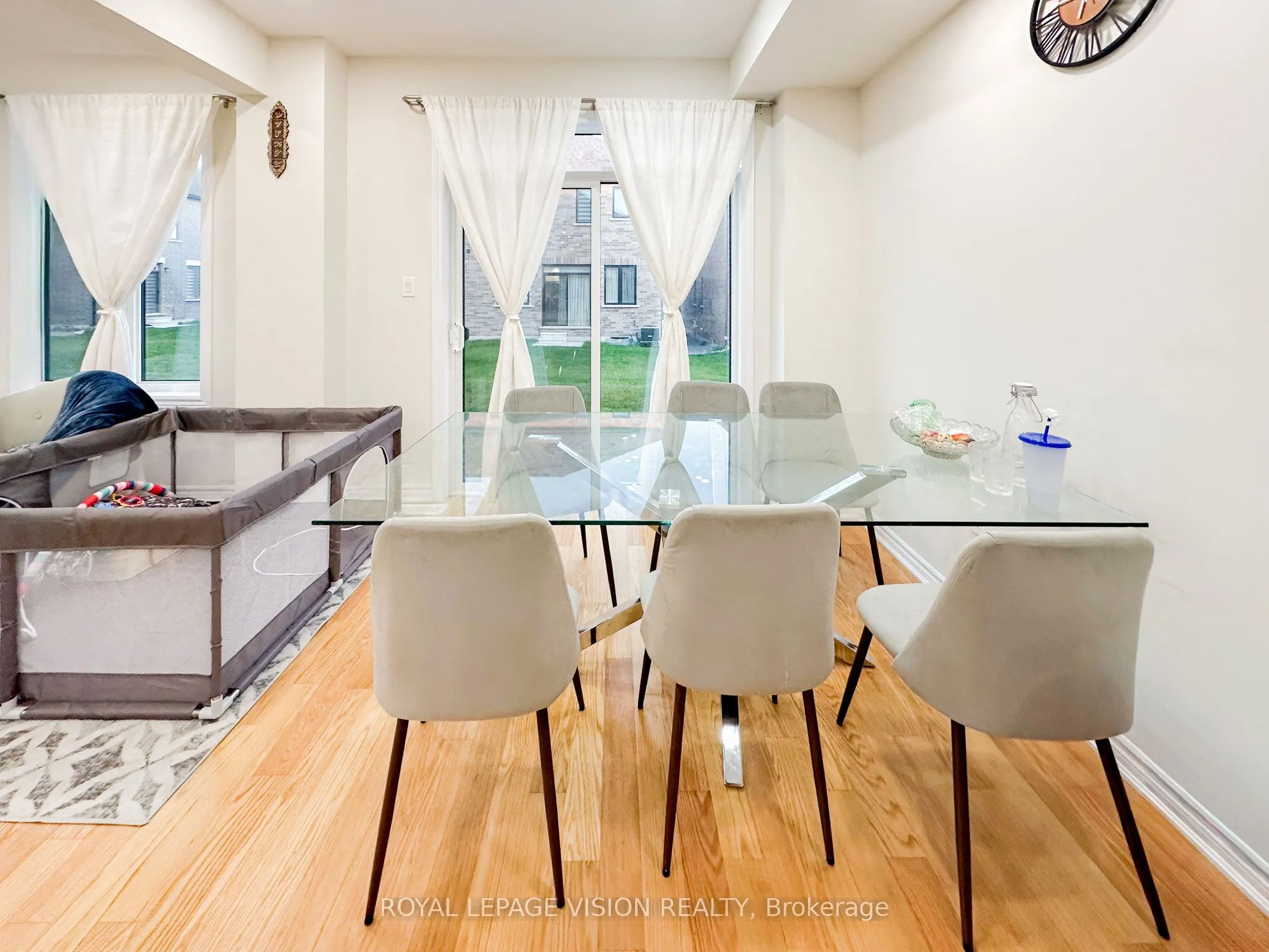 11 Waterfront Crescent