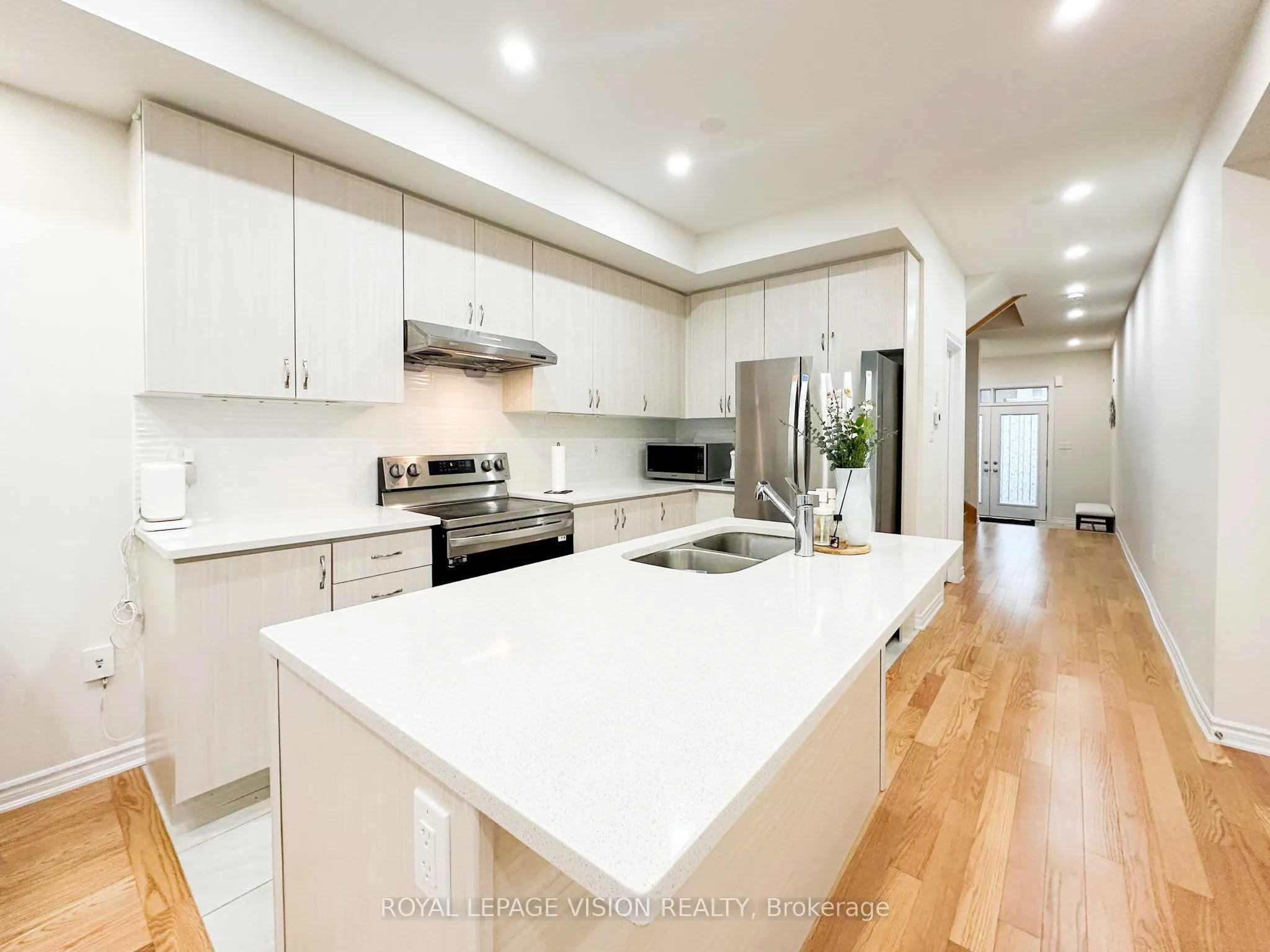 11 Waterfront Crescent