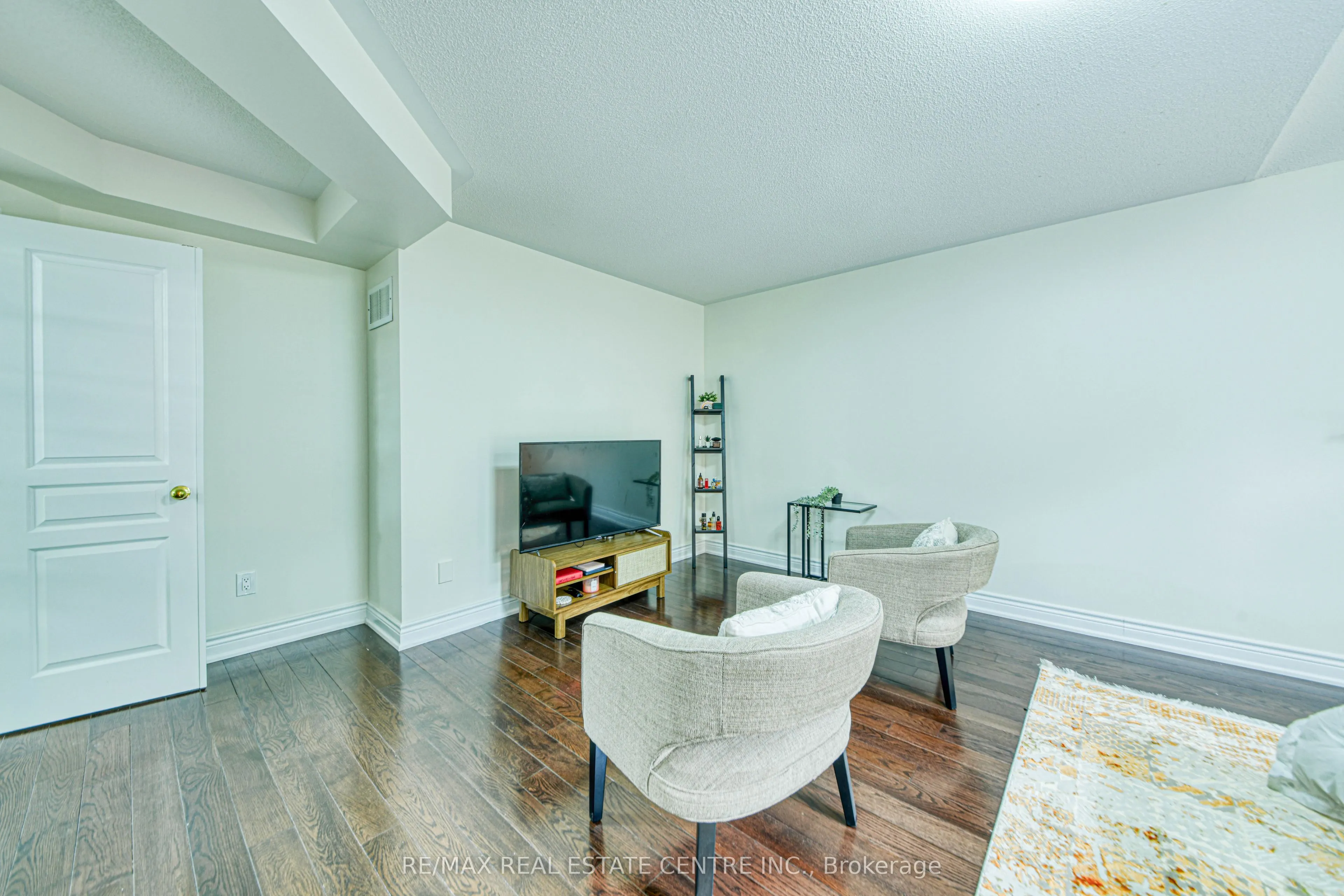 3100 Country Lane