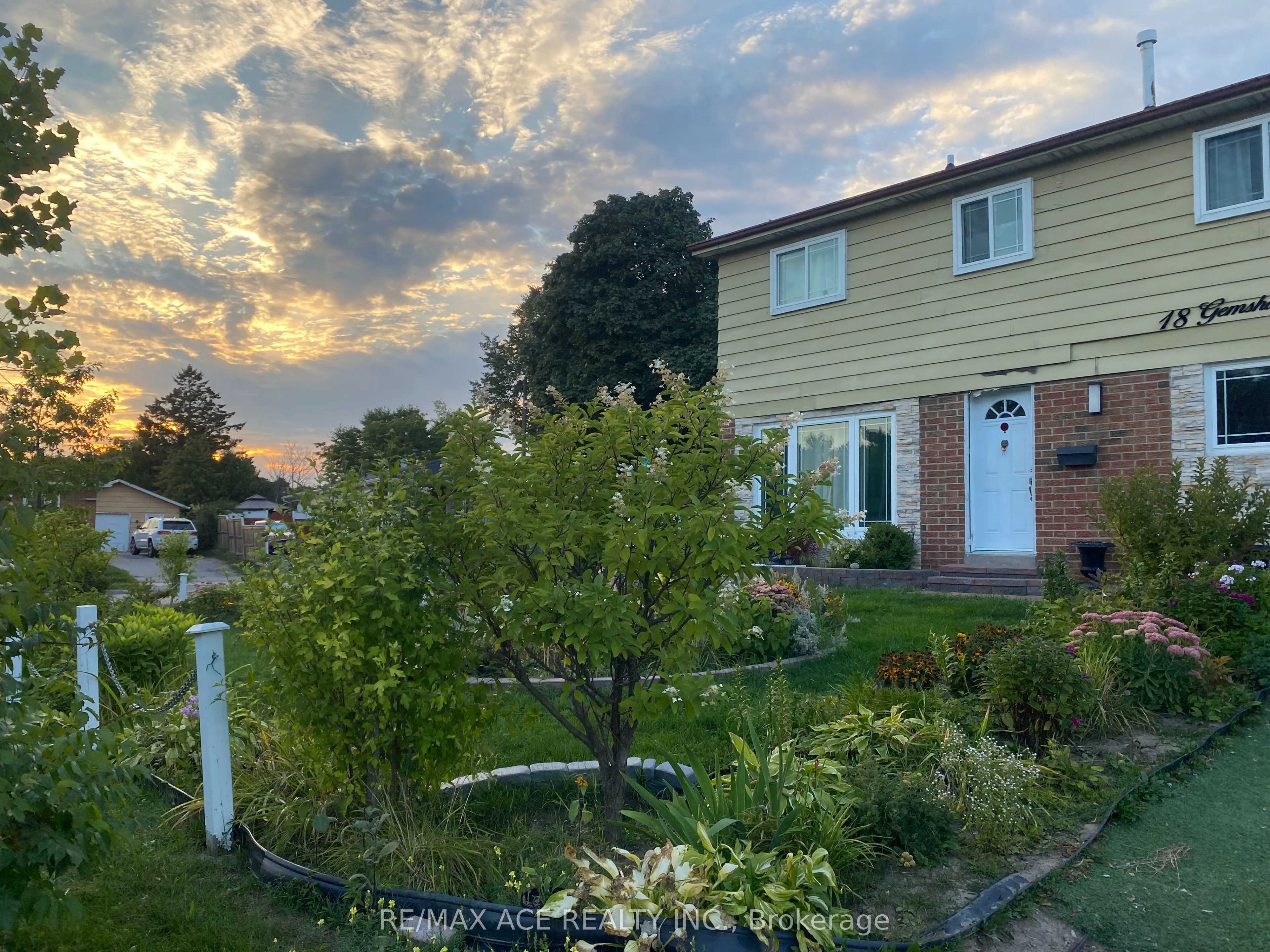 18 Gemshaw Crescent