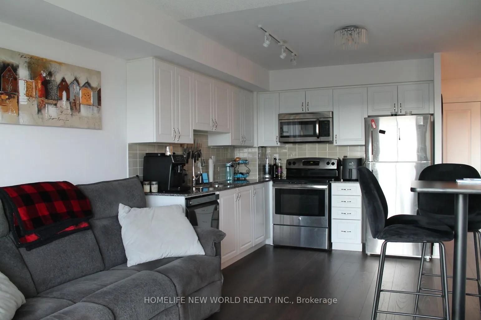 1215 Bayly Street, #808