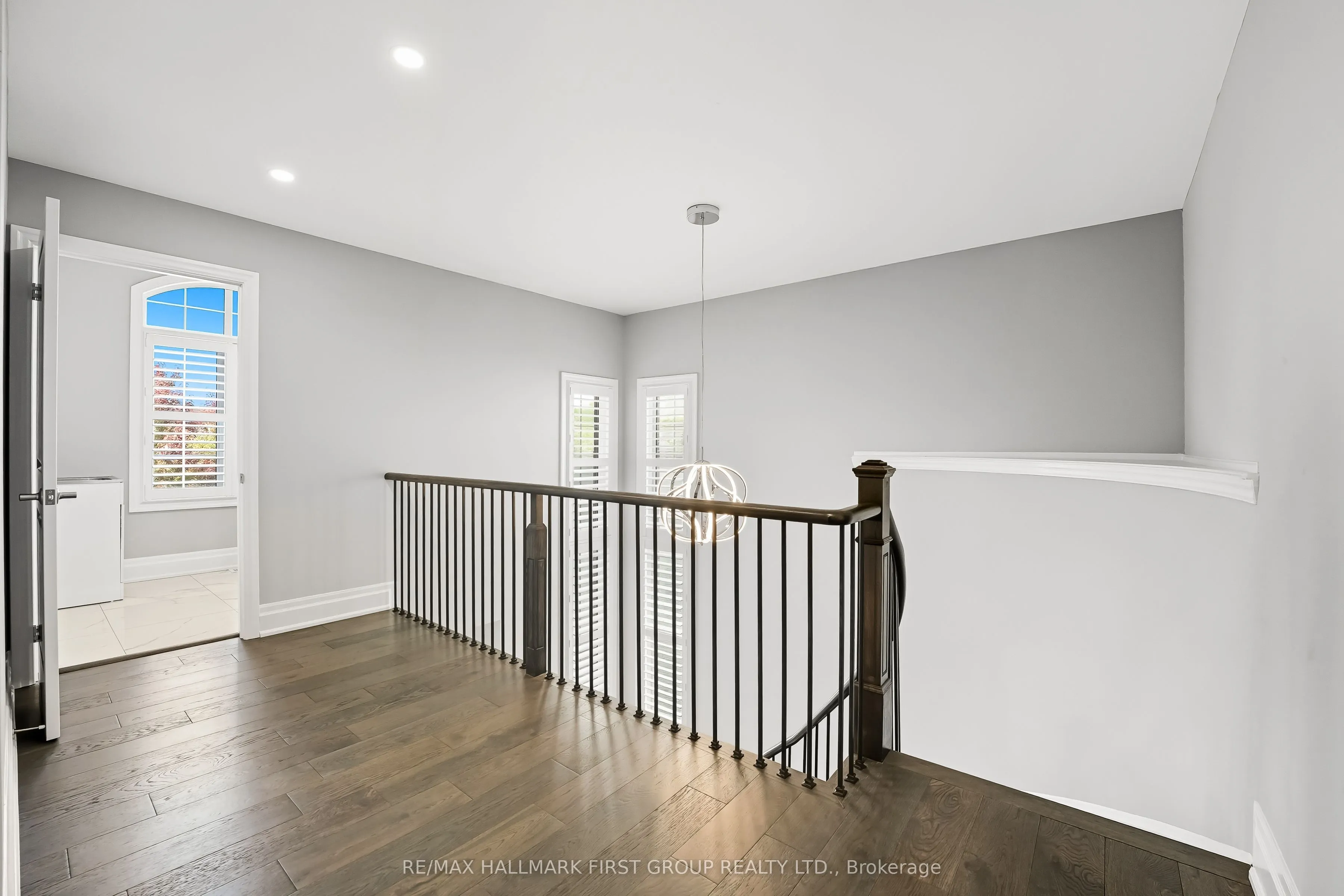 19 Purdy Place, #Main & Upper