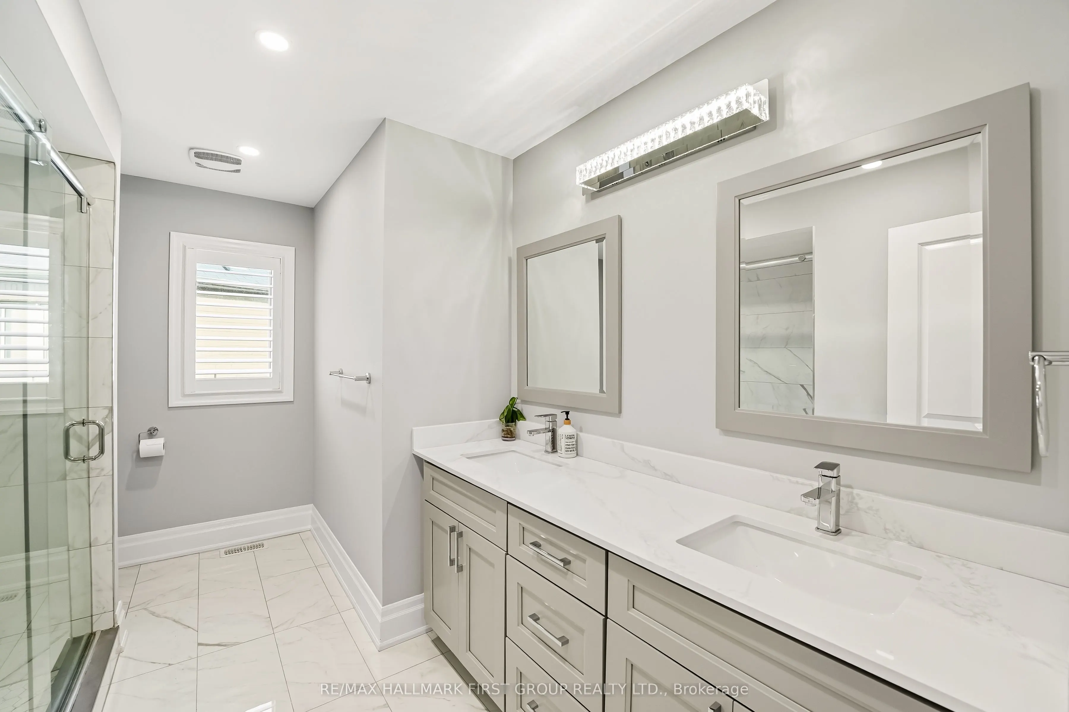 19 Purdy Place, #Main & Upper