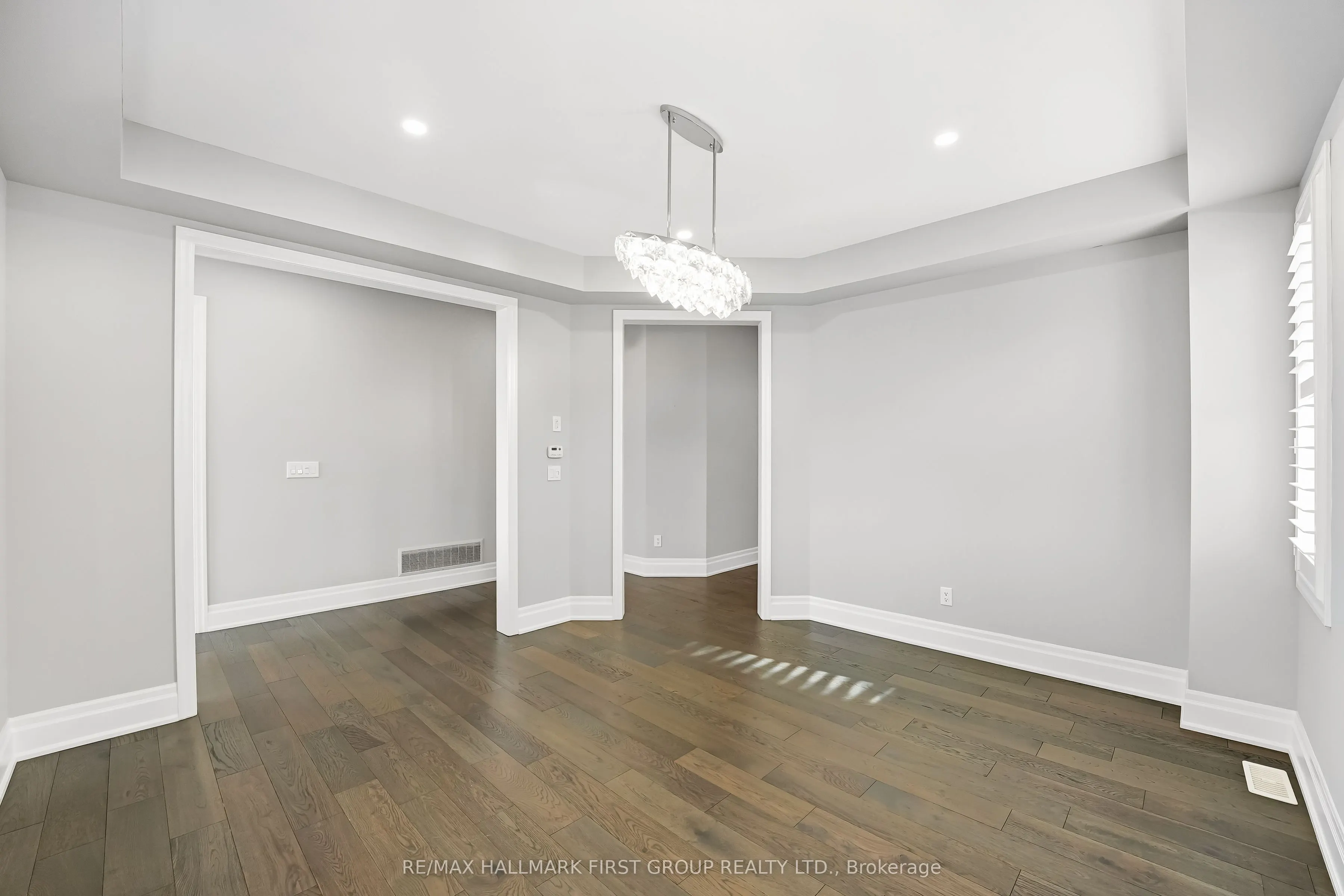19 Purdy Place, #Main & Upper