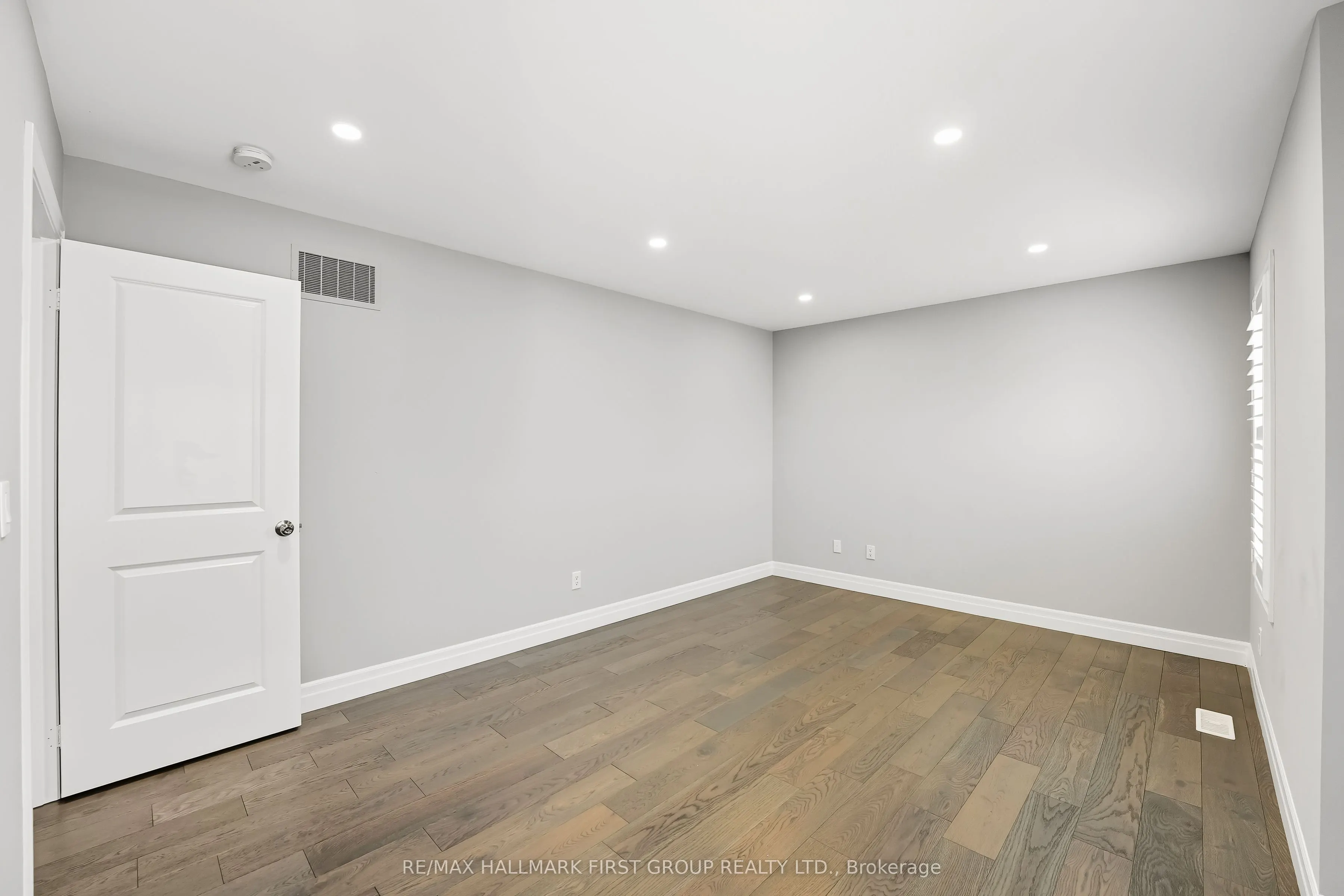 19 Purdy Place, #Main & Upper