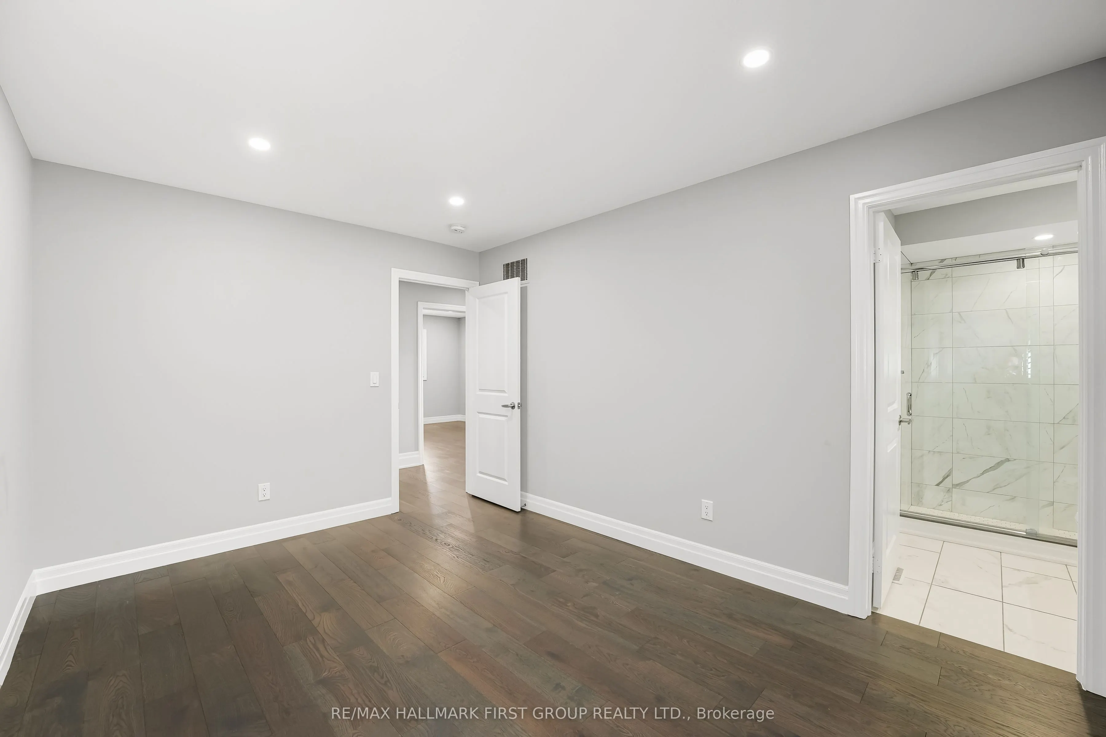 19 Purdy Place, #Main & Upper