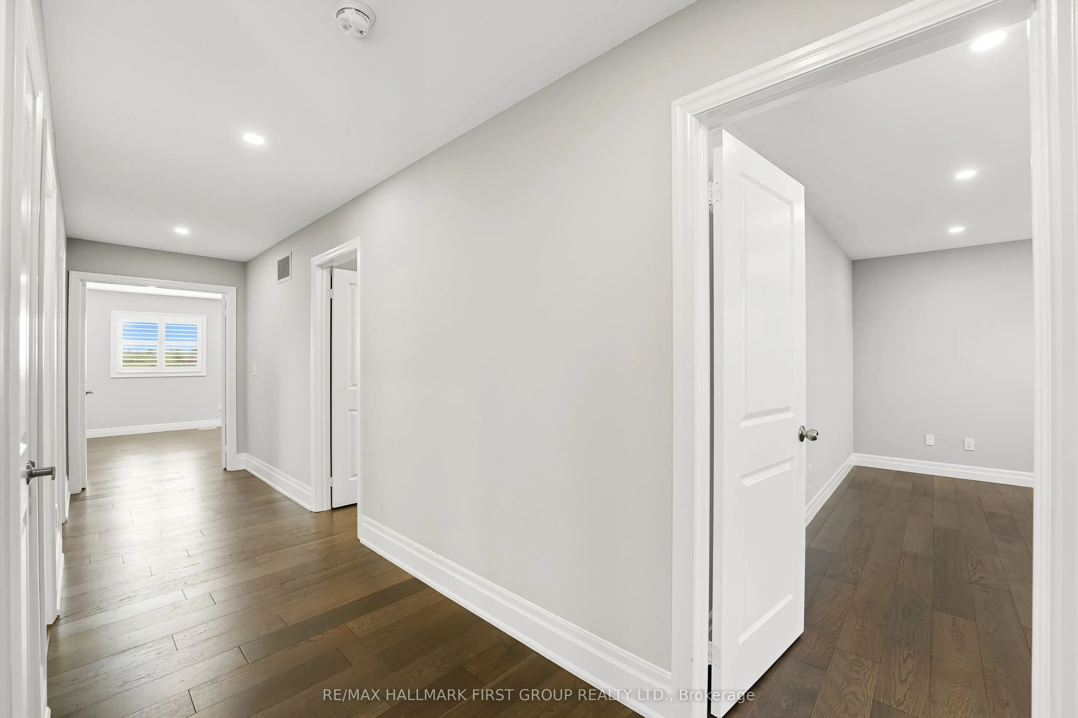 19 Purdy Place, #Main & Upper