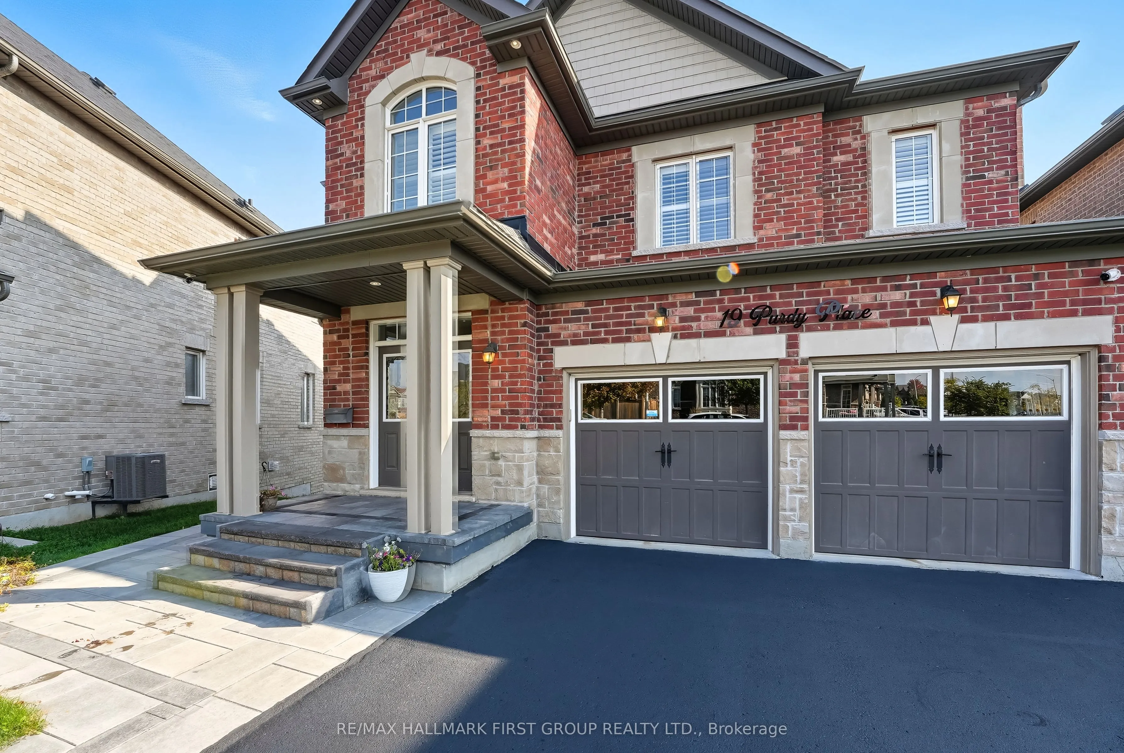 19 Purdy Place, #Main & Upper