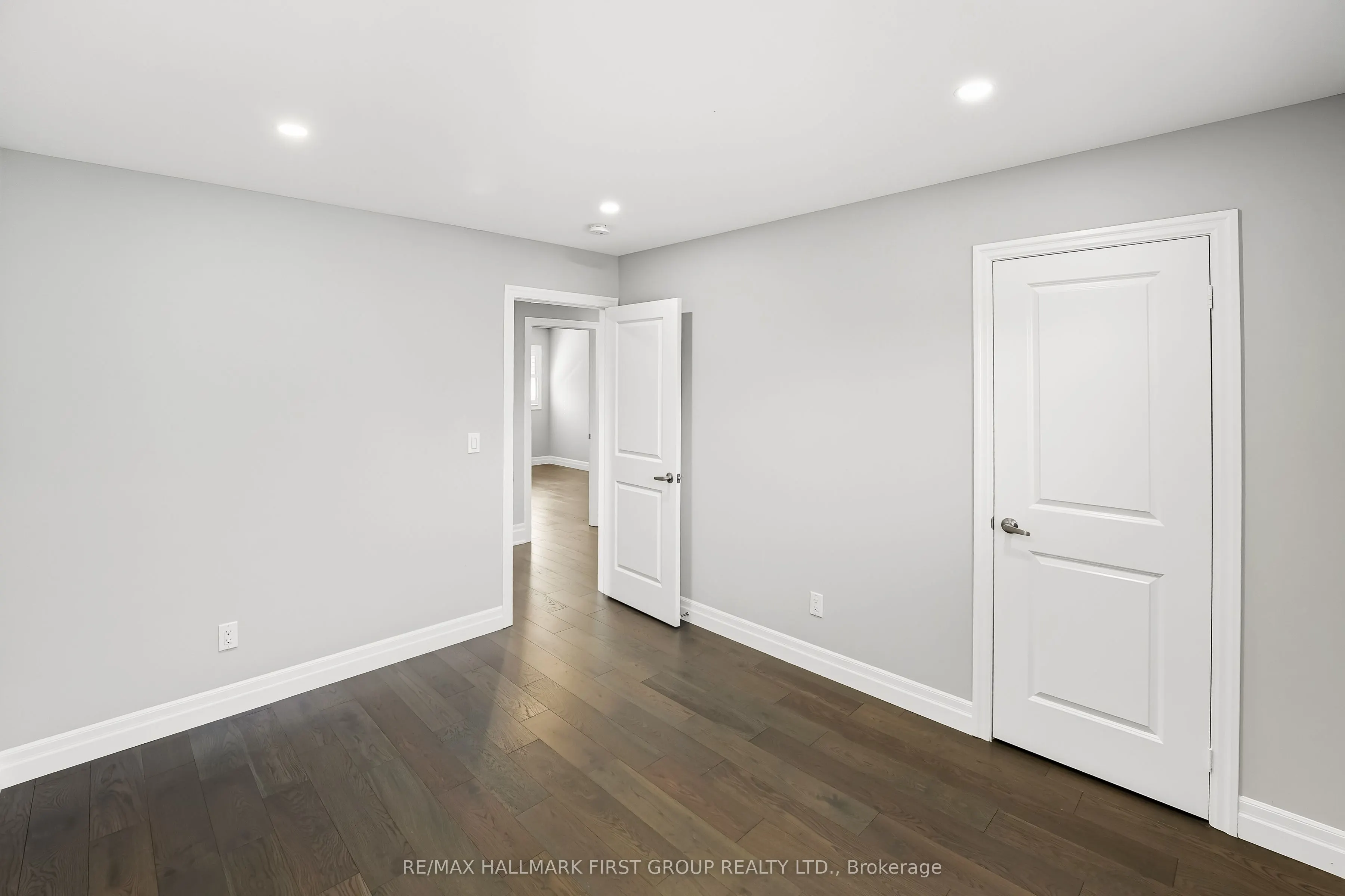 19 Purdy Place, #Main & Upper